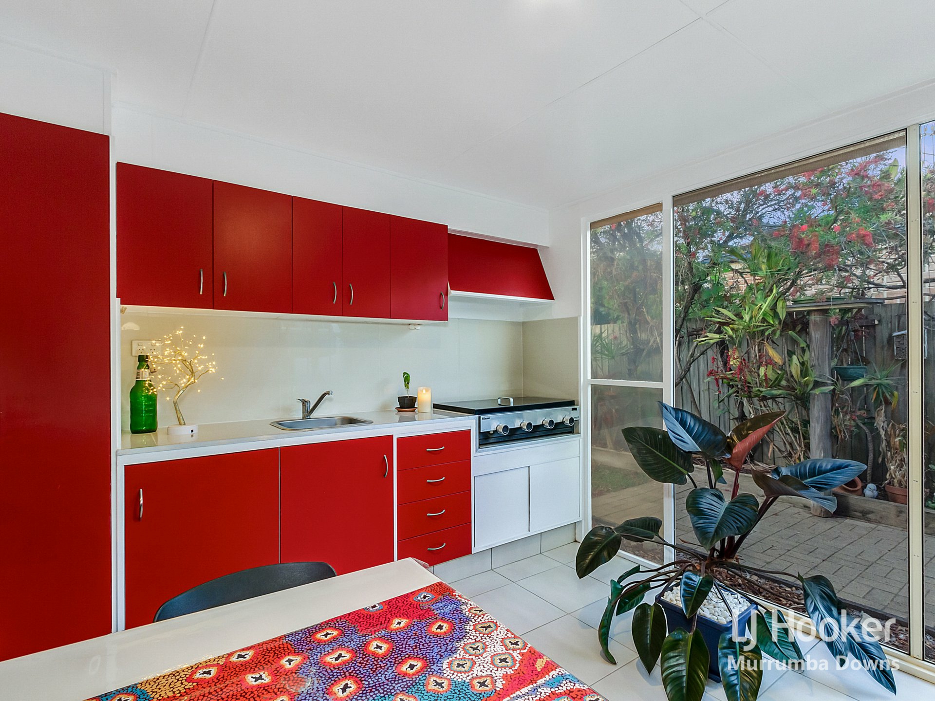 15 Dumaresq Crescent — photo 10 of 20