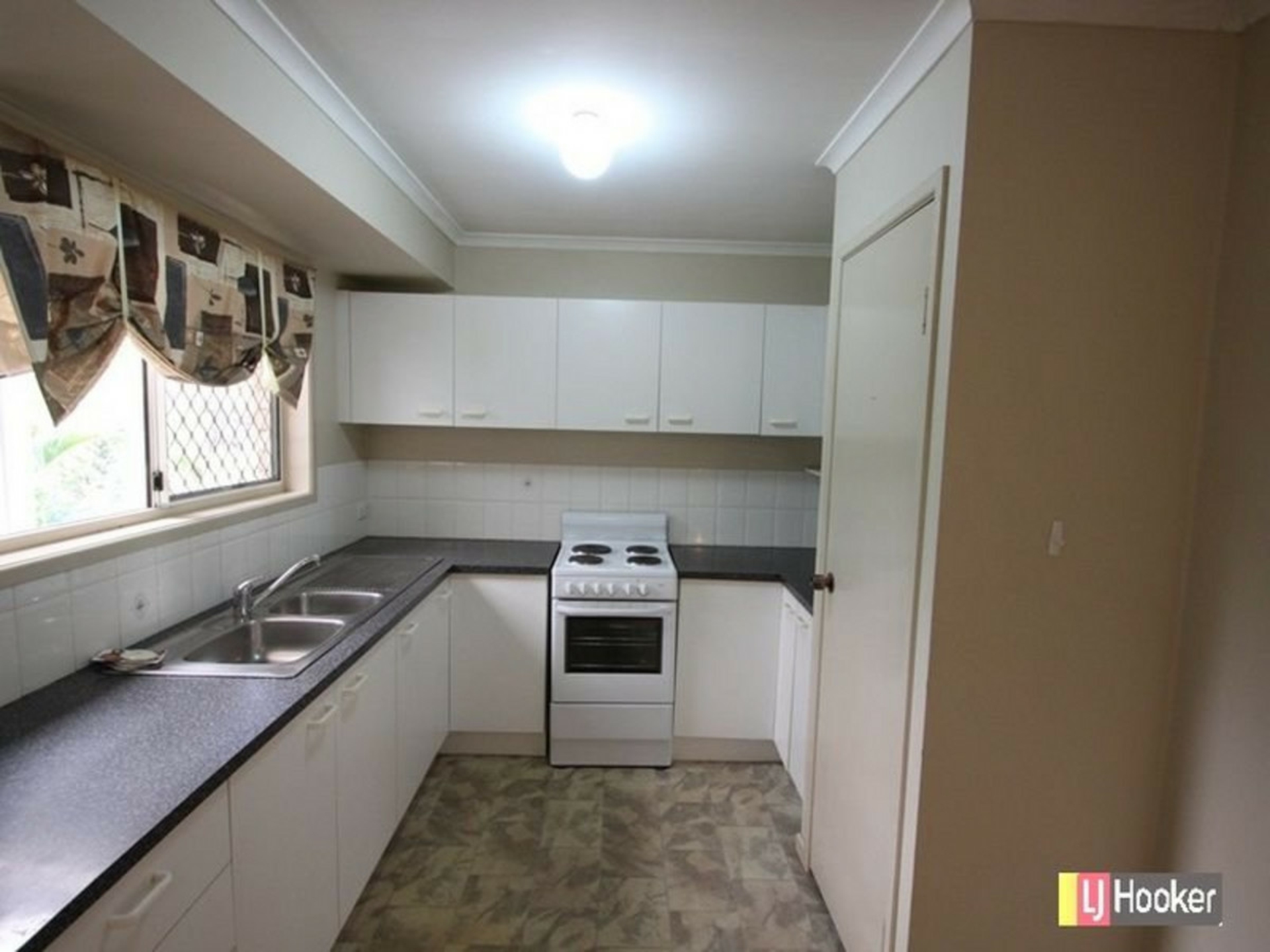 16 Wyena Street — photo 5 of 18