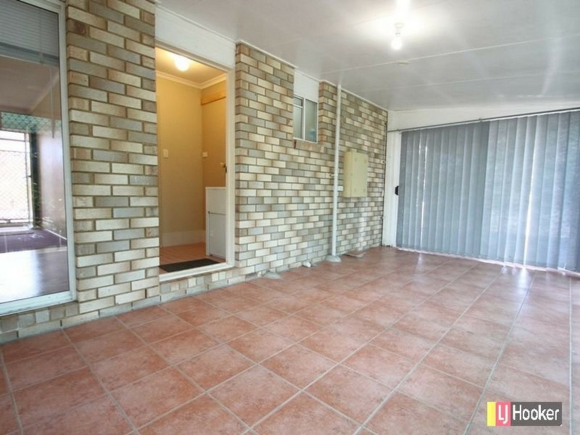 16 Wyena Street — photo 10 of 18