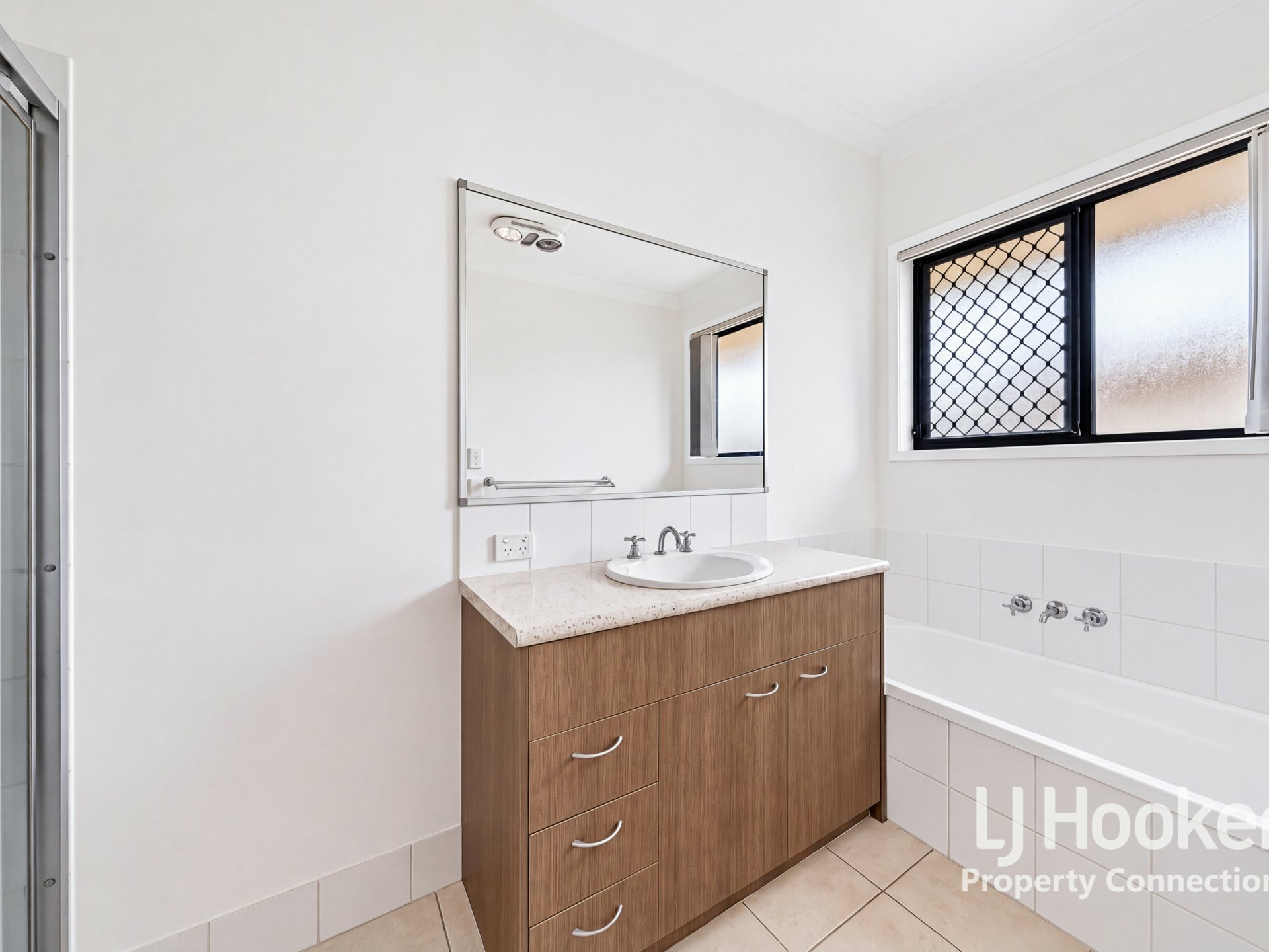 12 Diamond Avenue — photo 8 of 12
