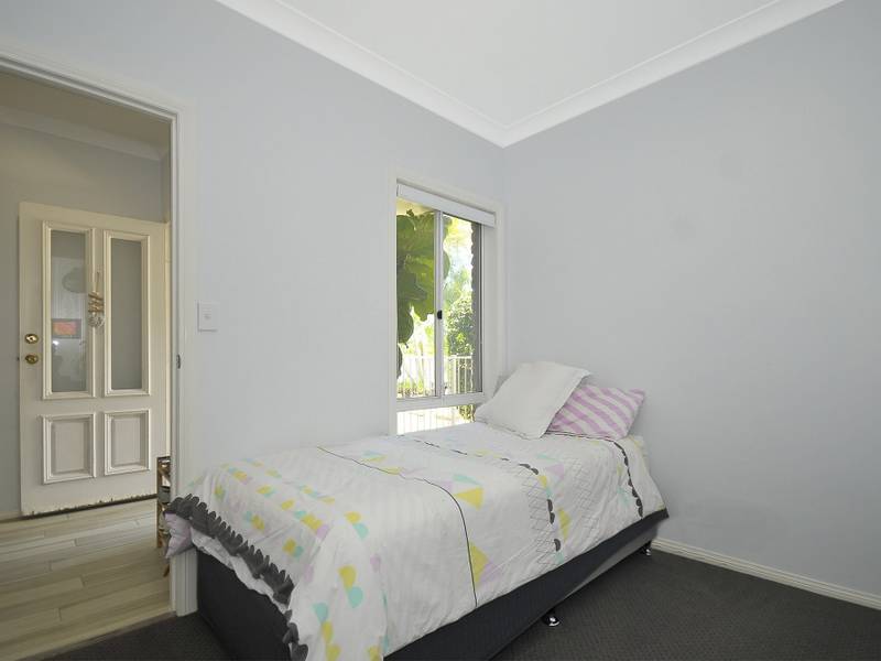 21 Robinson Place, CURRUMBIN WATERS
