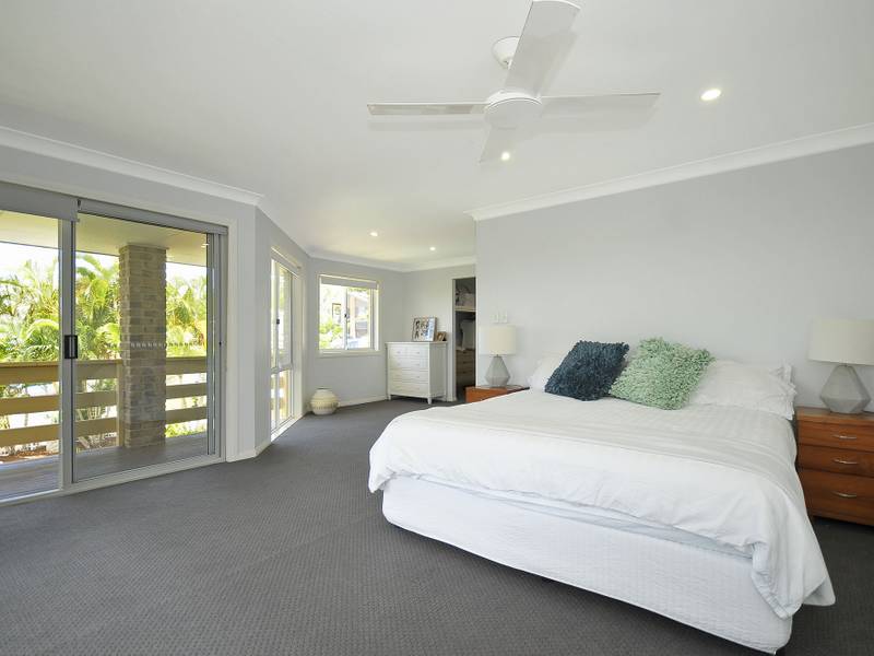 21 Robinson Place, CURRUMBIN WATERS