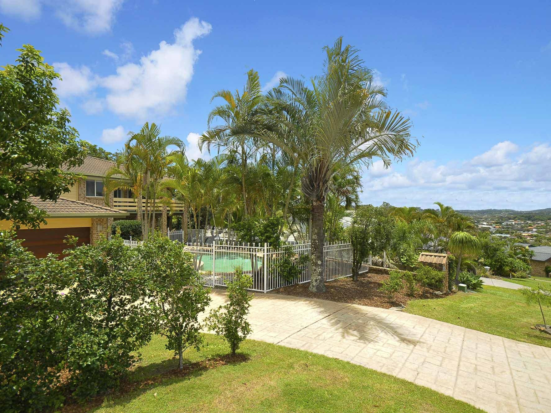21 Robinson Place, CURRUMBIN WATERS
