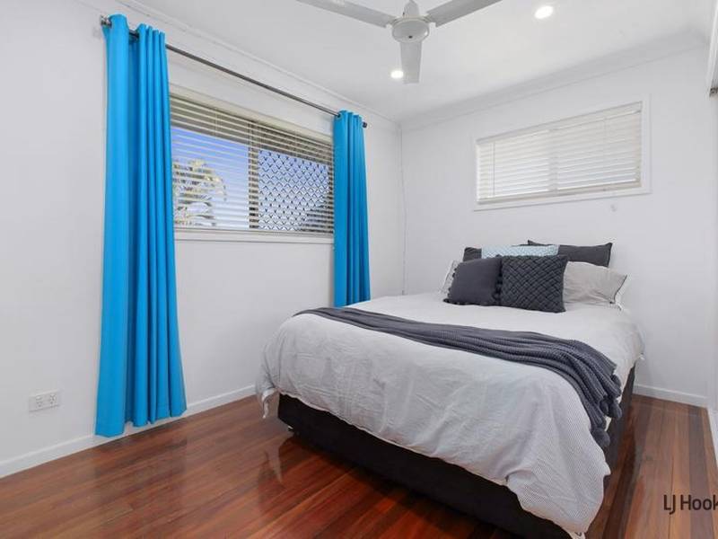 33 Honeysuckle Street Mansfield QLD