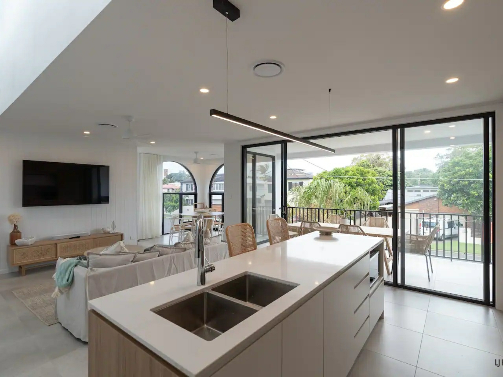 4/37 Twenty Seventh Avenue, PALM BEACH