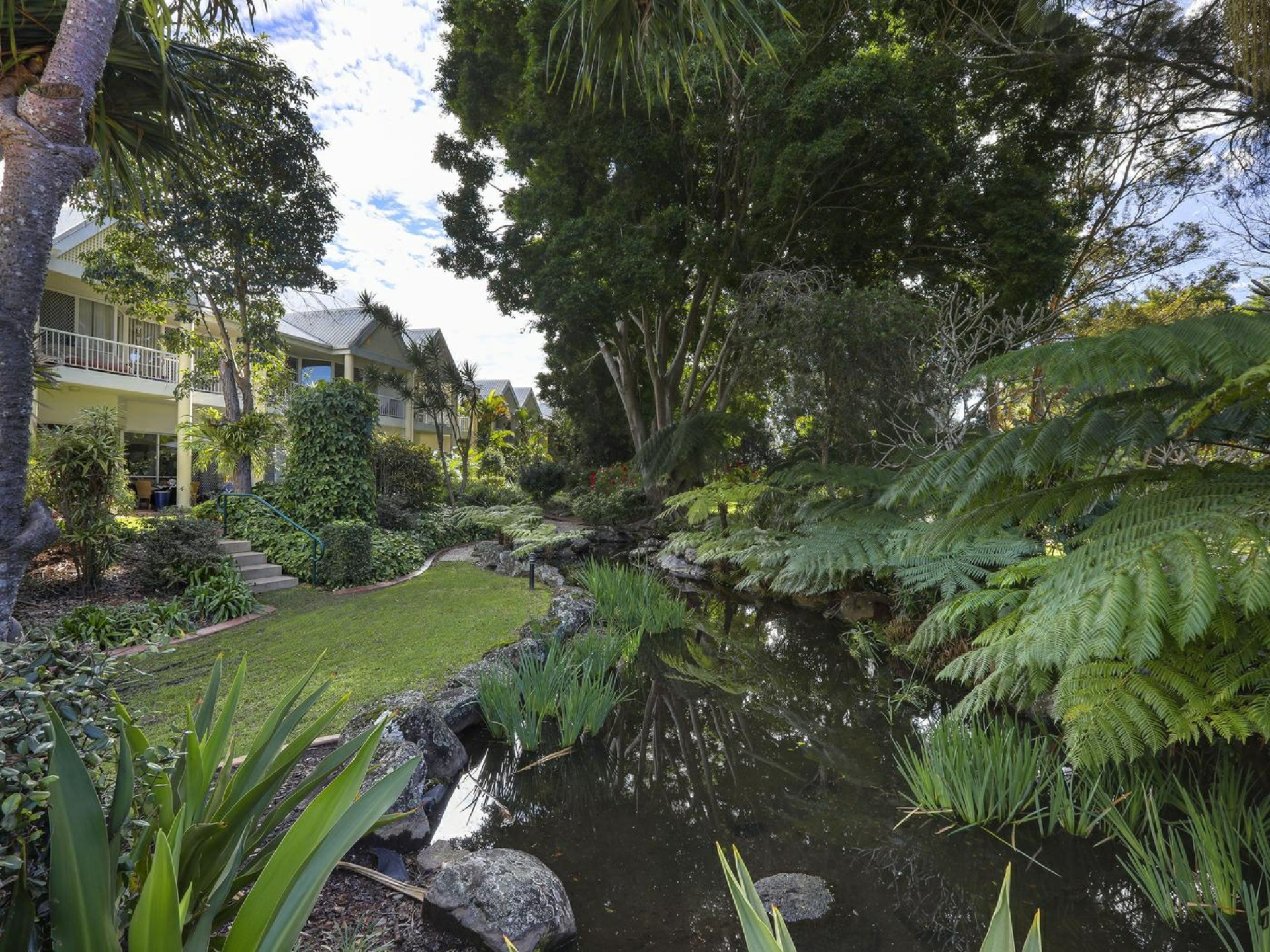54/56-70 Guineas Creek Road, CURRUMBIN WATERS