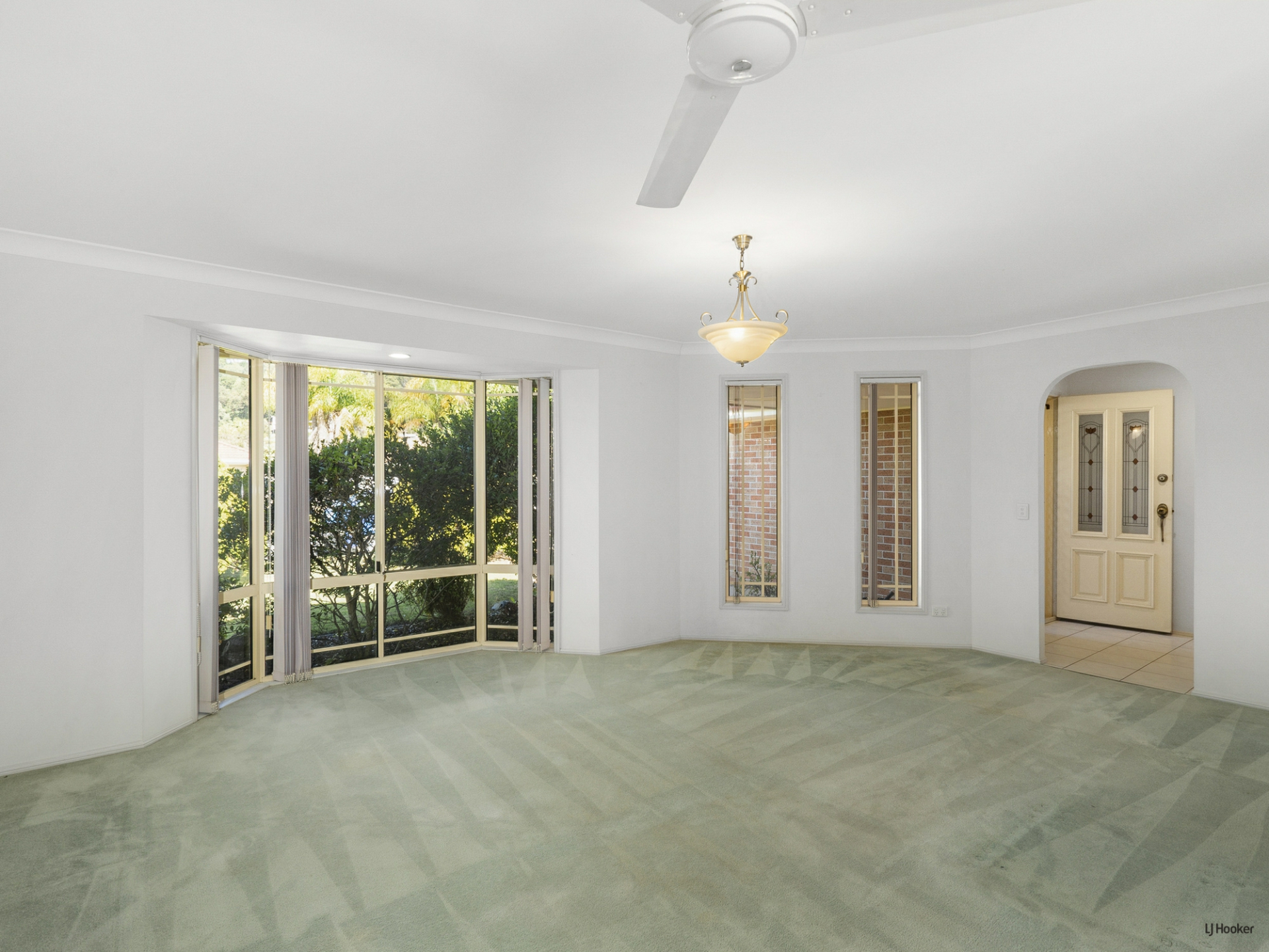 8 Chippendale Crescent, CURRUMBIN WATERS