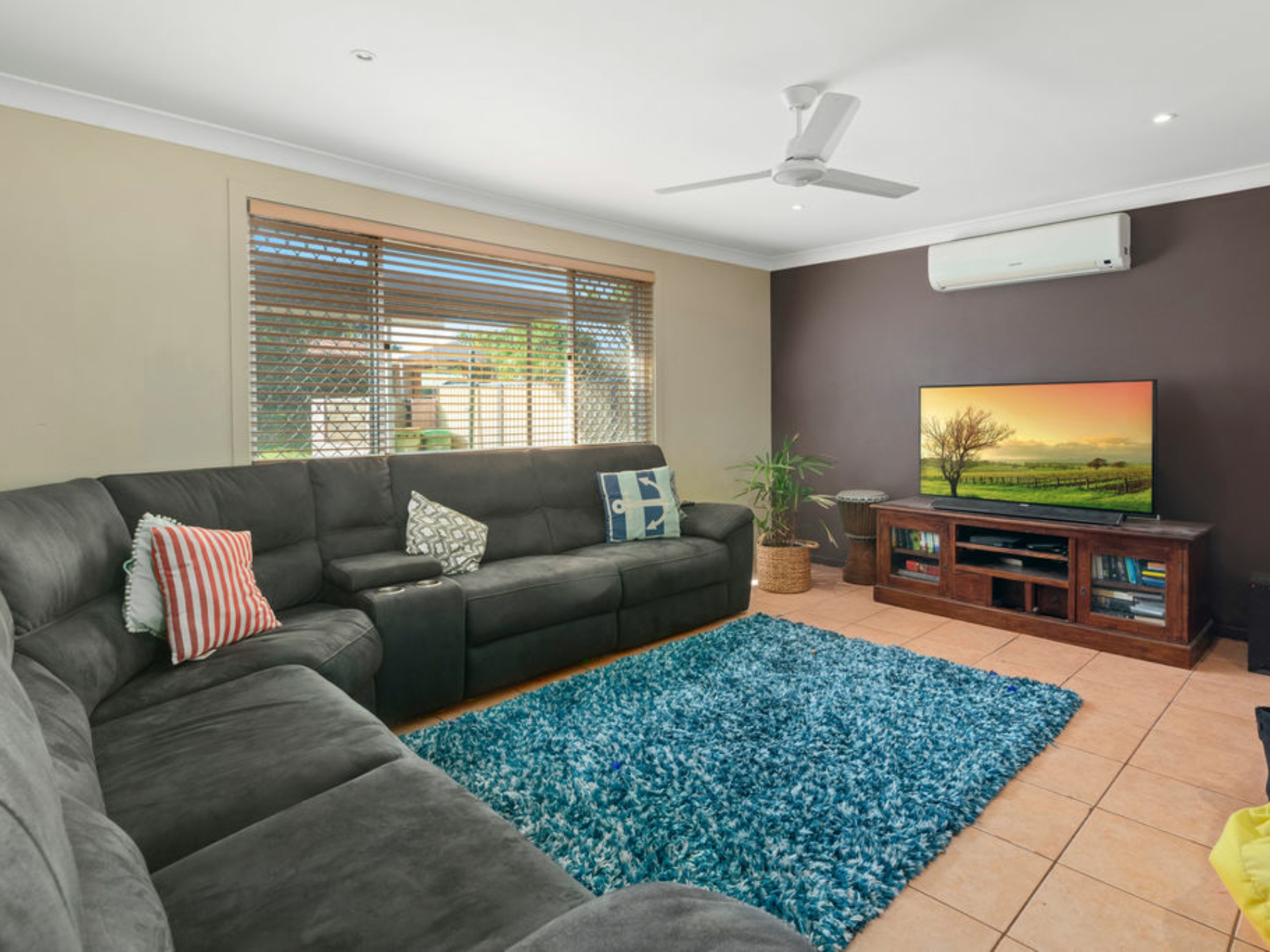 9 Bushtree Court, BURLEIGH WATERS
