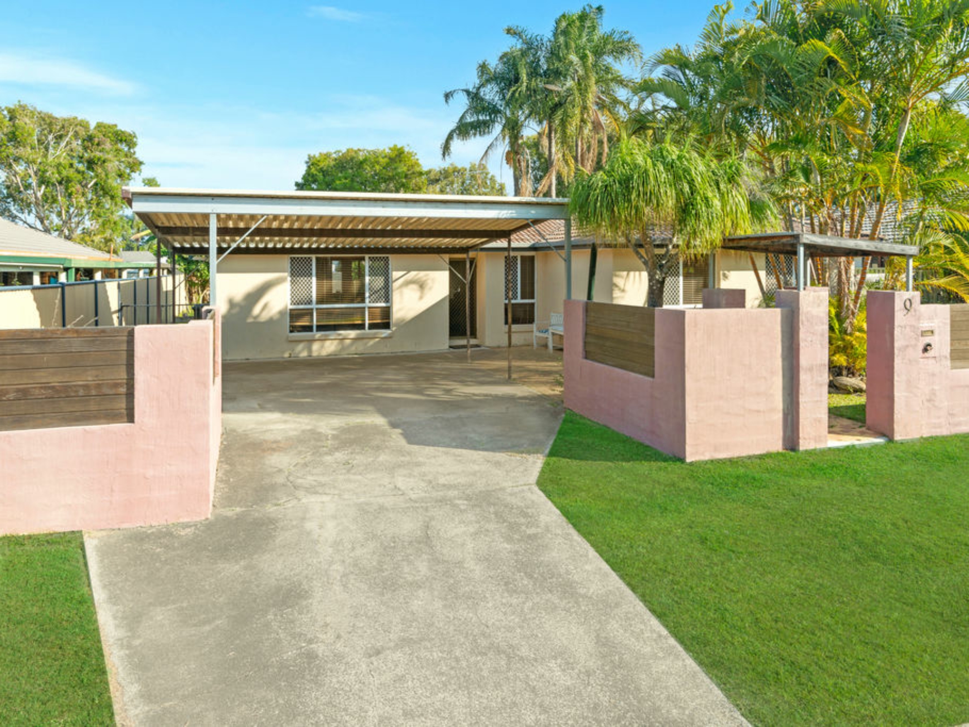 9 Bushtree Court, BURLEIGH WATERS