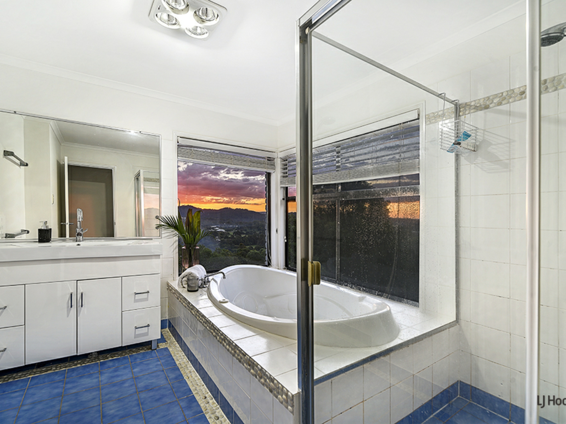 10 Dalwood Court, TALLEBUDGERA