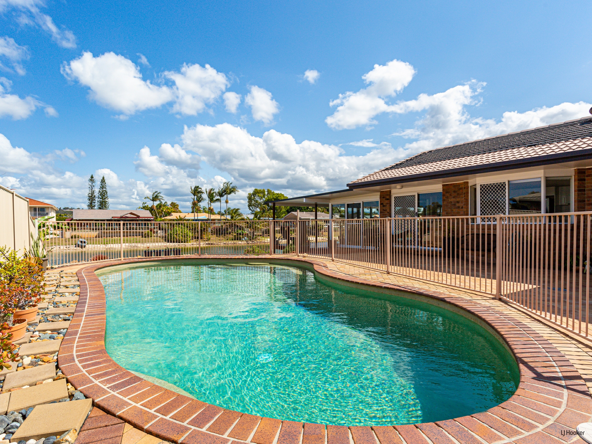 49 Pintail Crescent, BURLEIGH WATERS