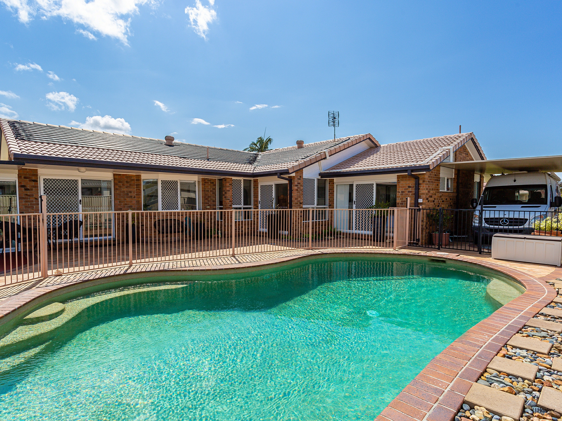 49 Pintail Crescent, BURLEIGH WATERS