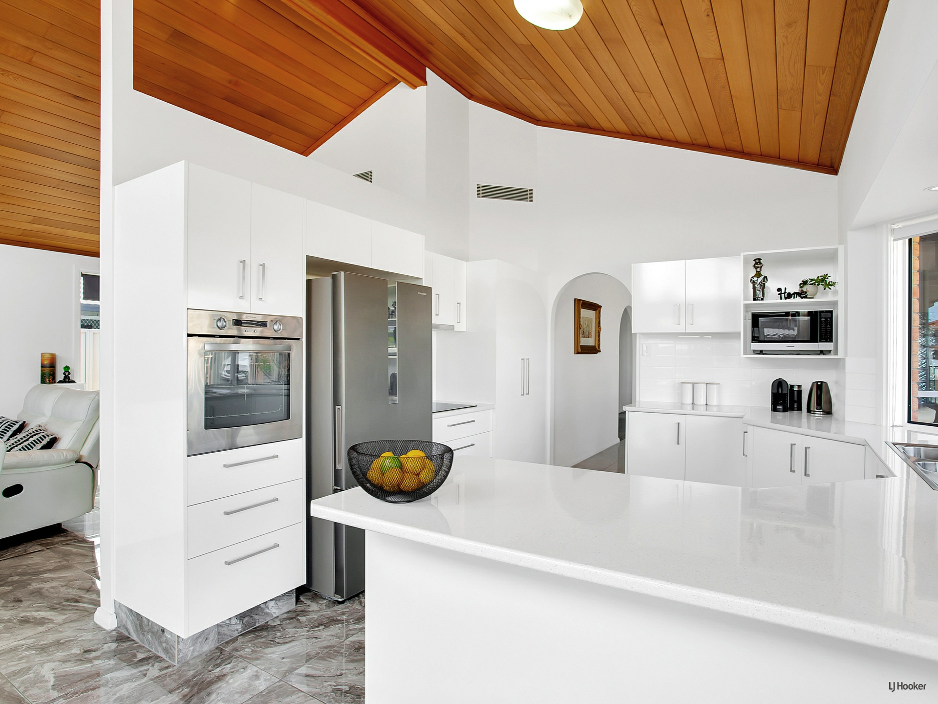 49 Pintail Crescent, BURLEIGH WATERS