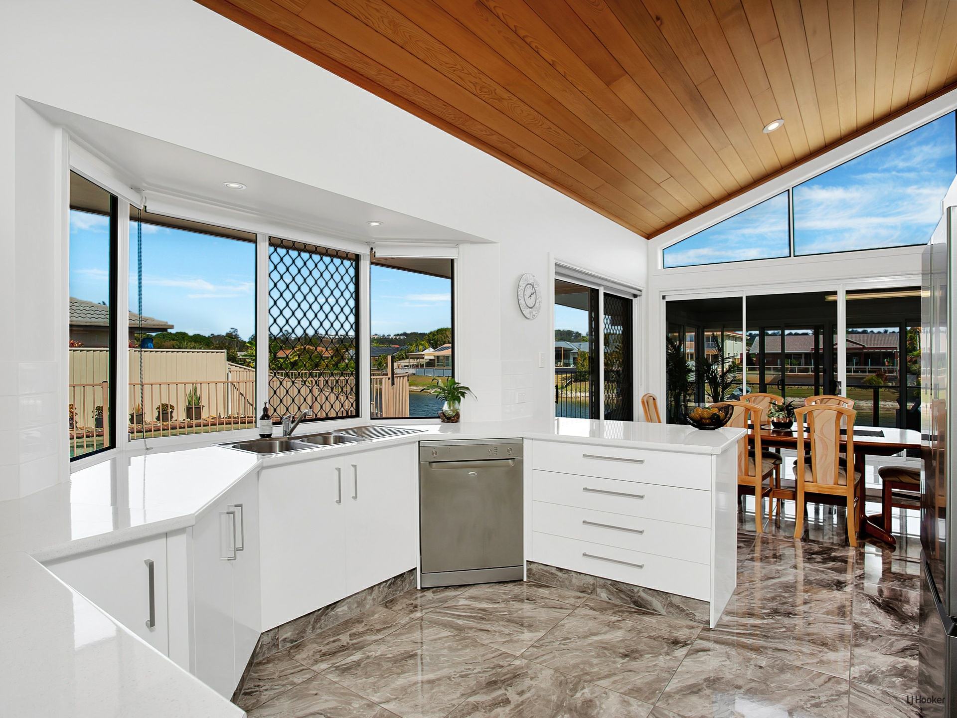 49 Pintail Crescent, BURLEIGH WATERS