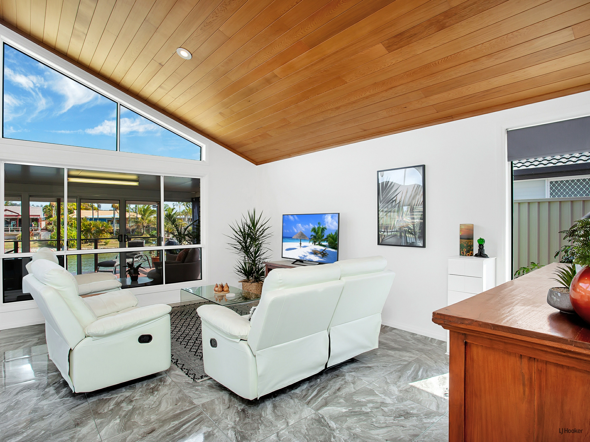 49 Pintail Crescent, BURLEIGH WATERS
