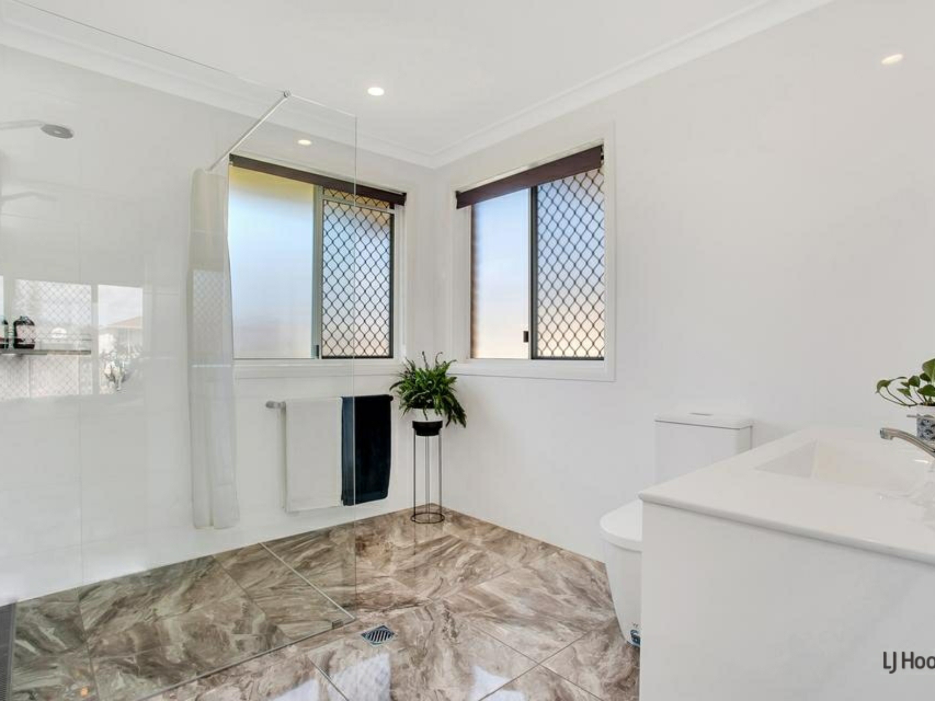 49 Pintail Crescent, BURLEIGH WATERS