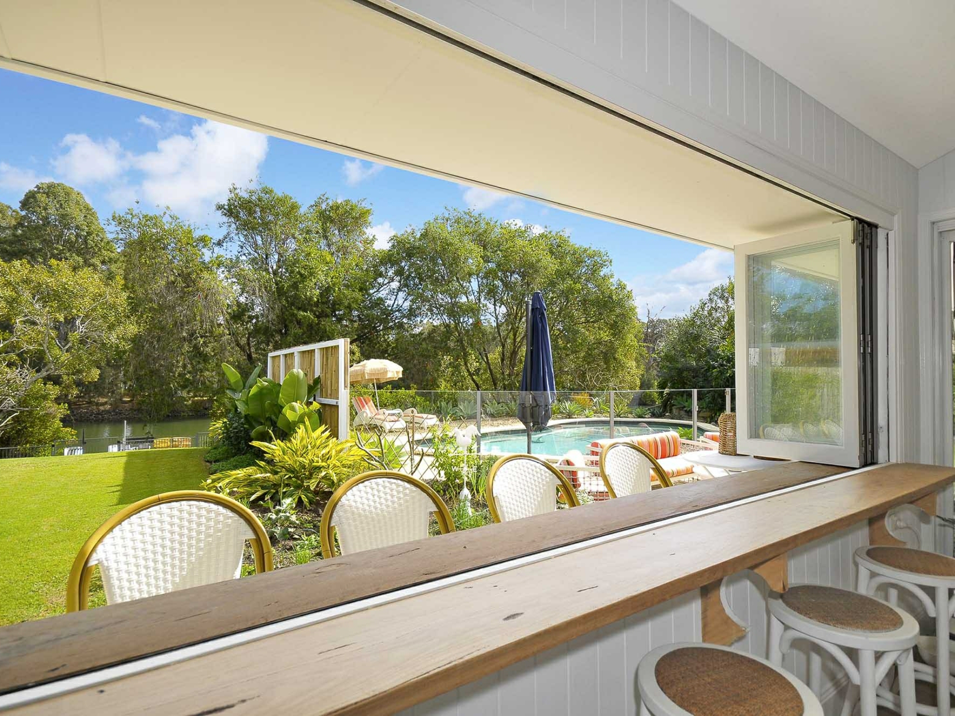 25 Kentia Court Elanora QLD