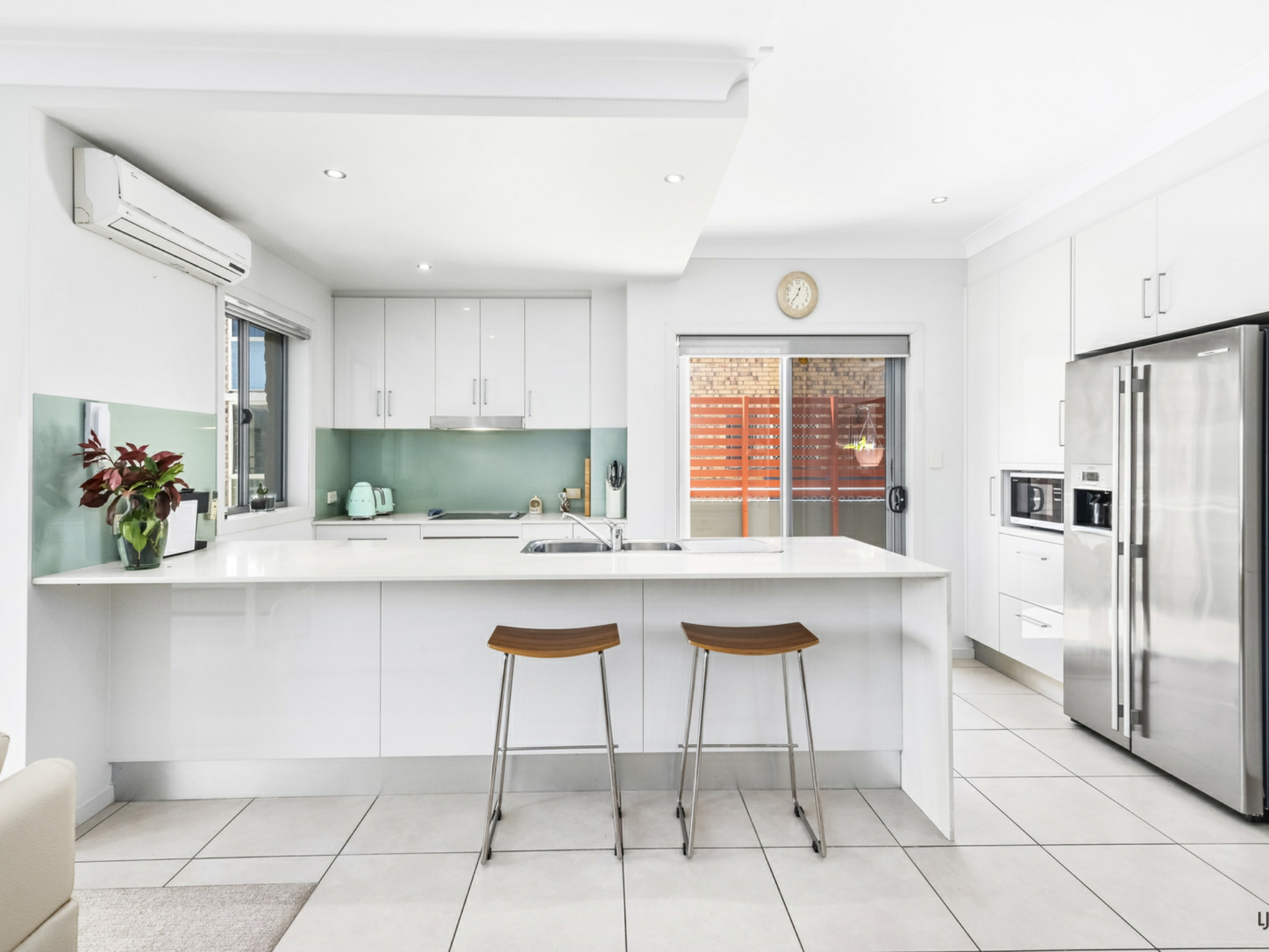 2/3 Carmichael Close, COOLANGATTA