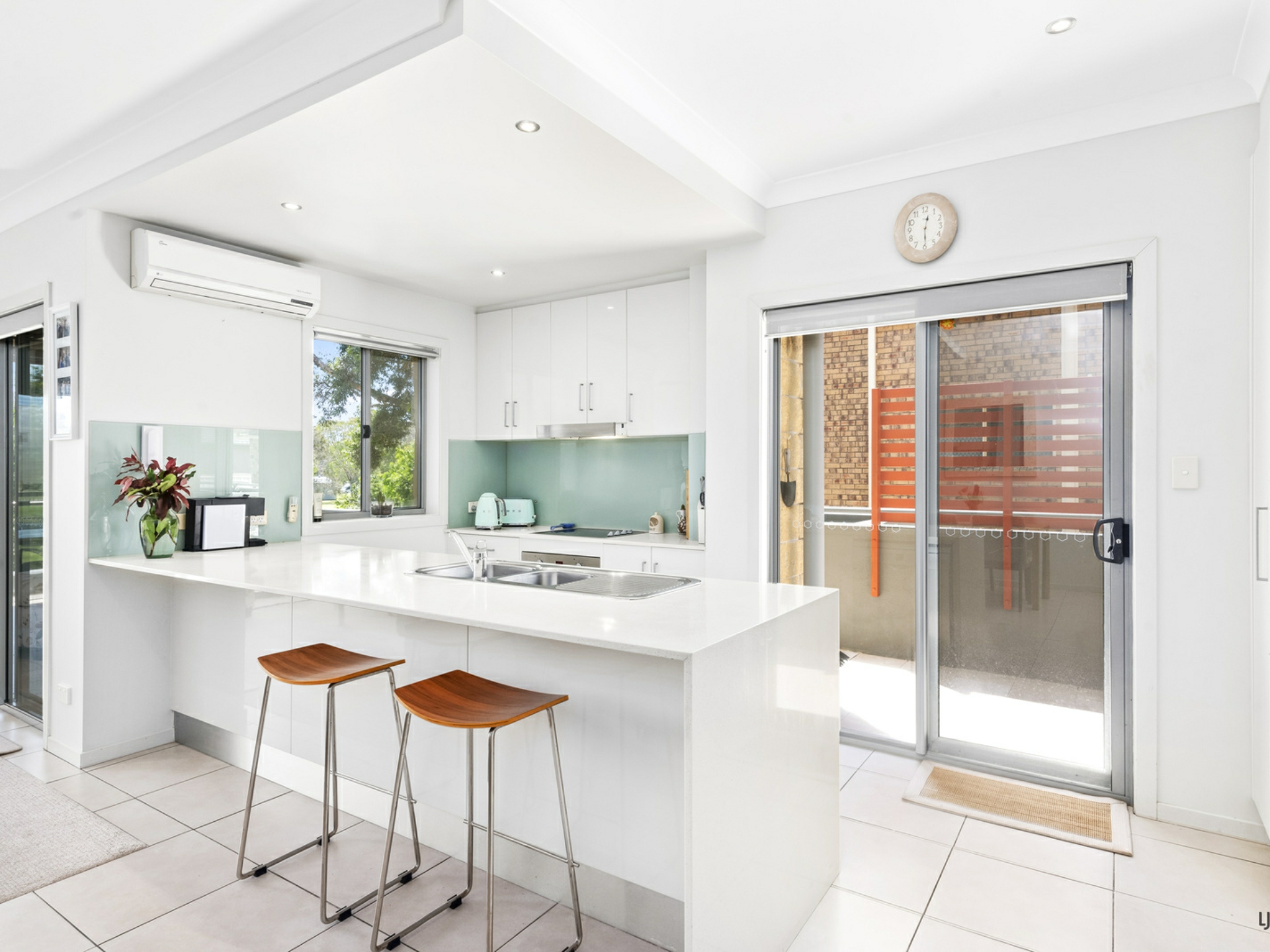 2/3 Carmichael Close, COOLANGATTA