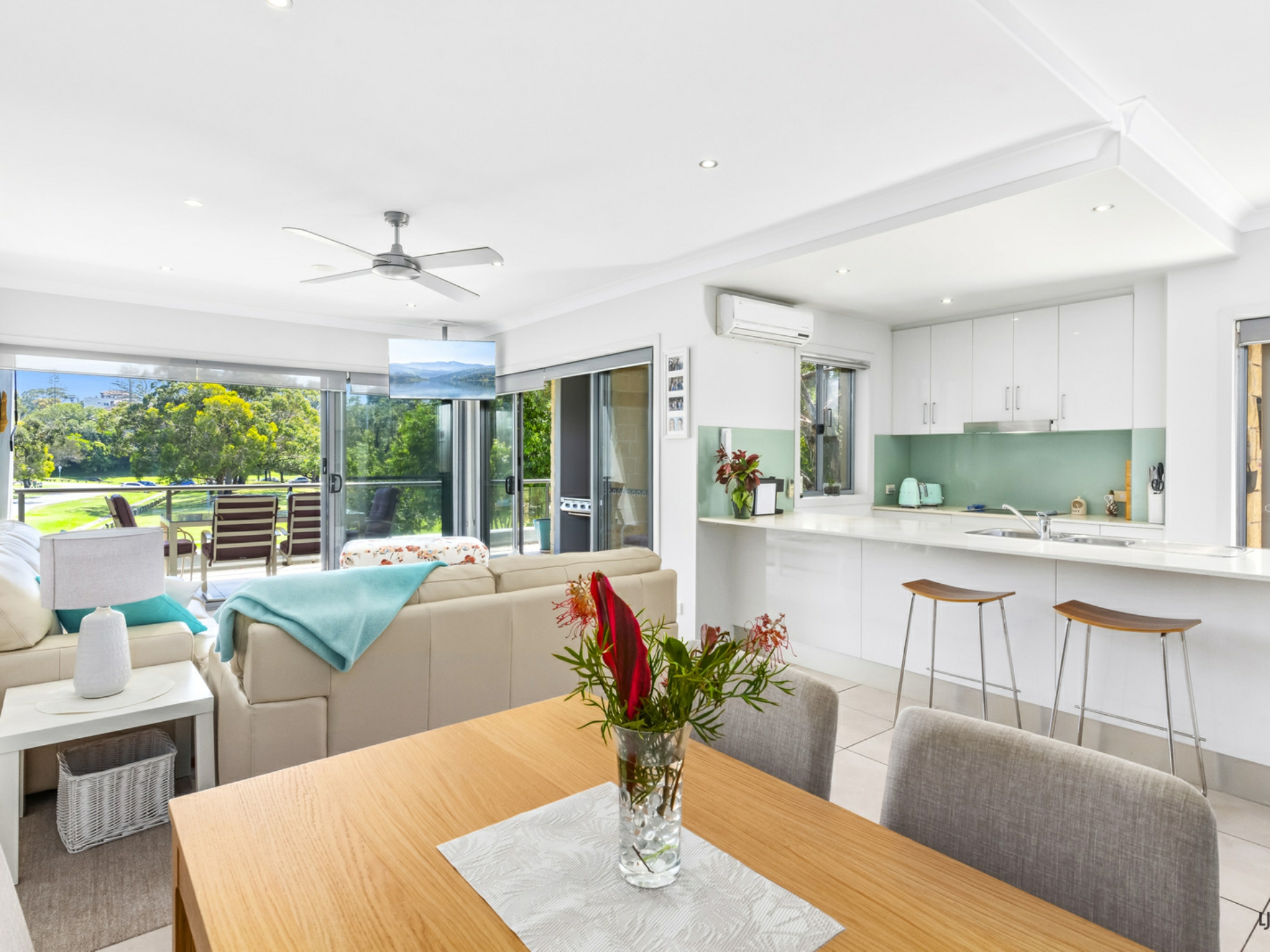 2/3 Carmichael Close, COOLANGATTA
