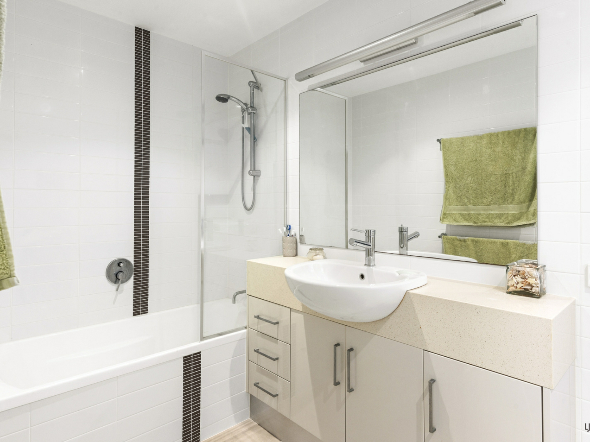2/3 Carmichael Close, COOLANGATTA