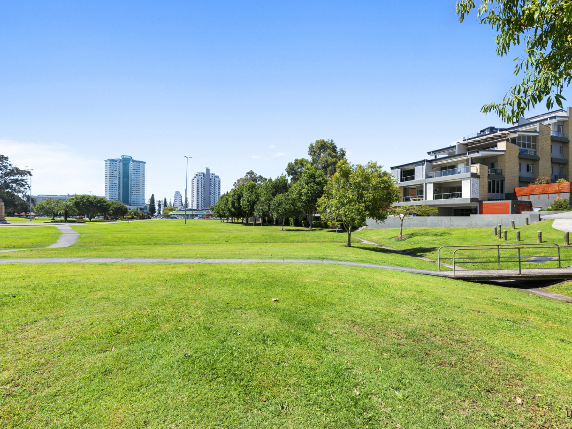 2/3 Carmichael Close, COOLANGATTA