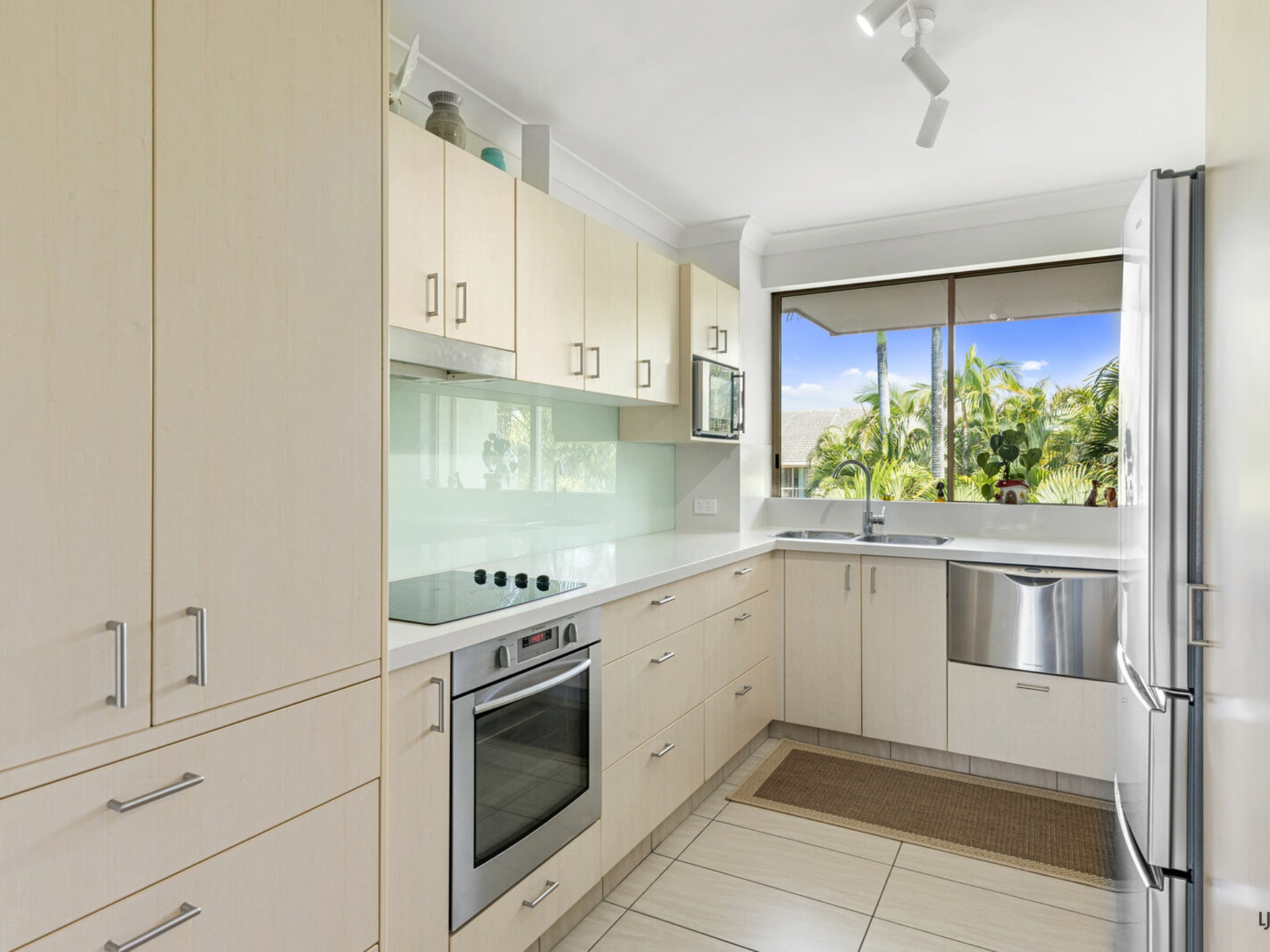 62/15 Santa Monica Road, MIAMI