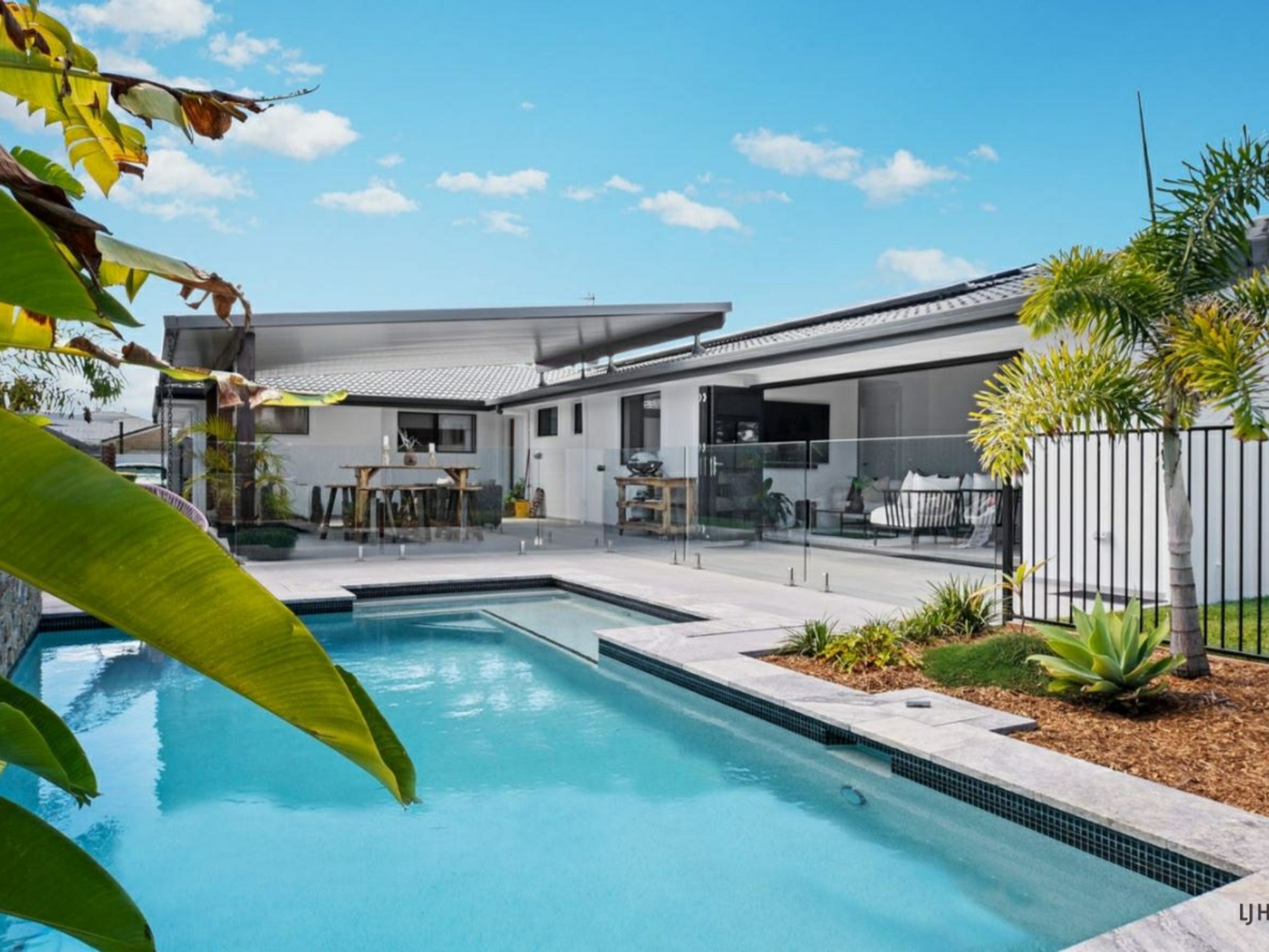 10 Curlew Crescent, BURLEIGH WATERS