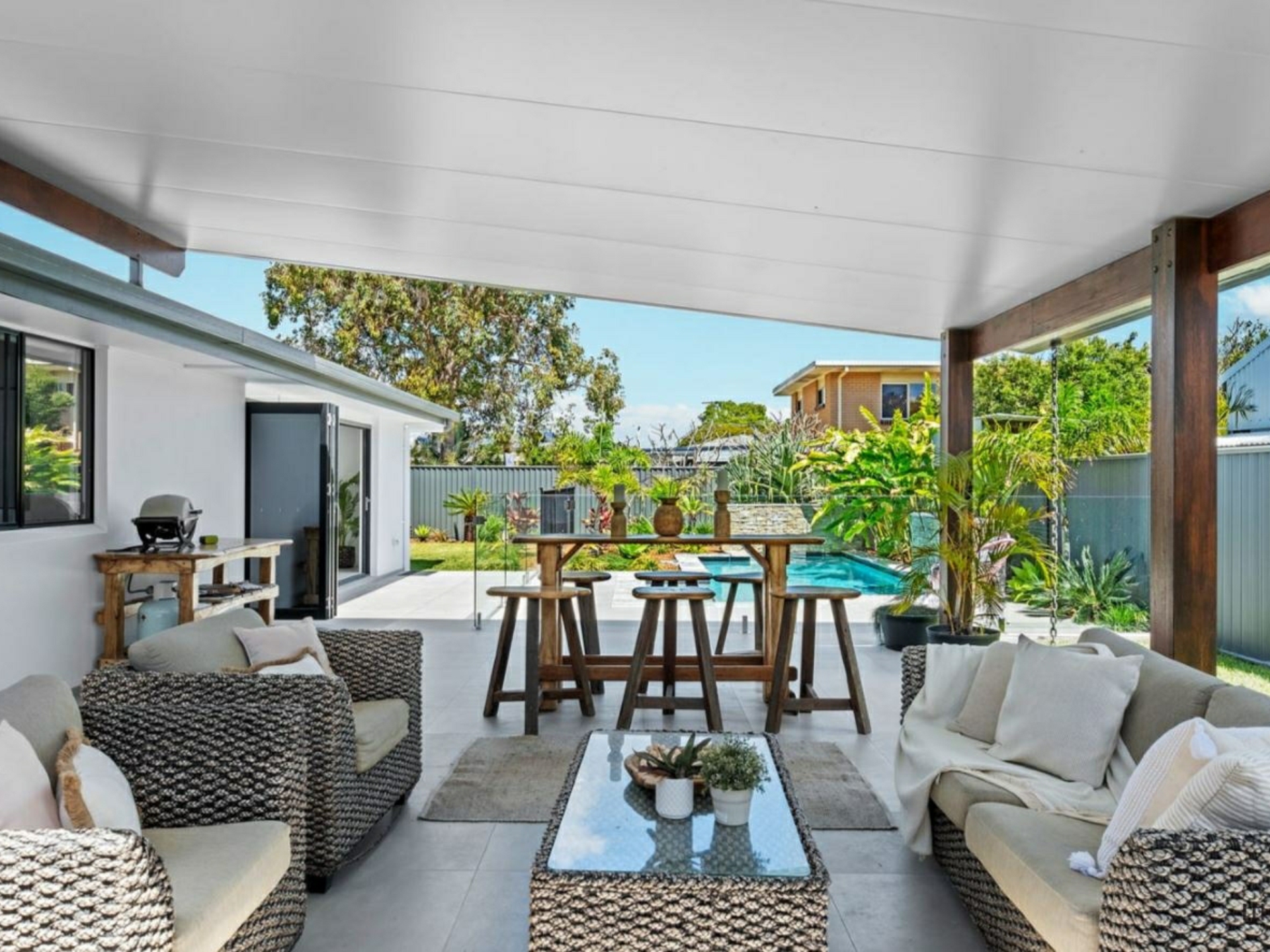 10 Curlew Crescent, BURLEIGH WATERS