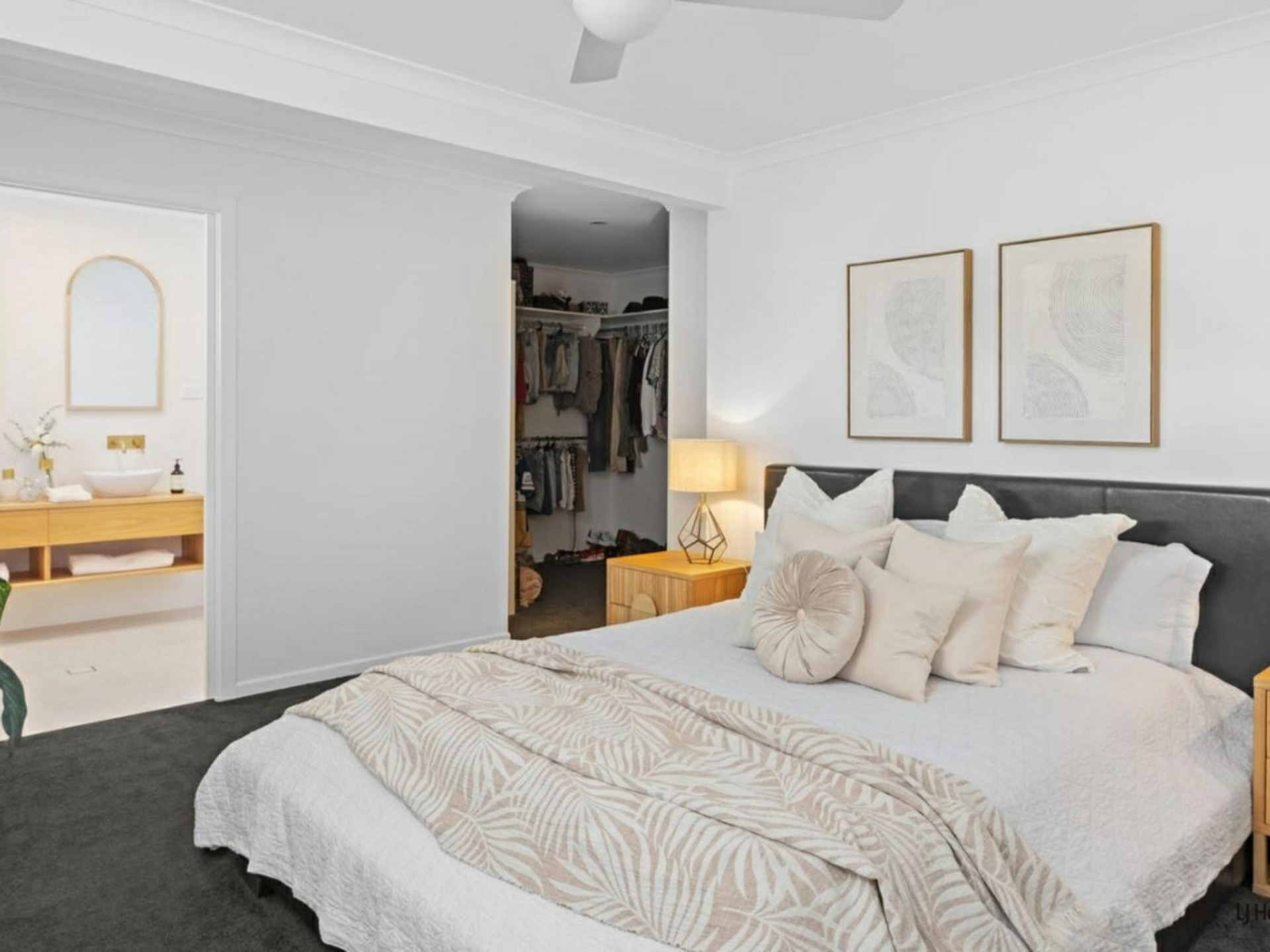 10 Curlew Crescent, BURLEIGH WATERS
