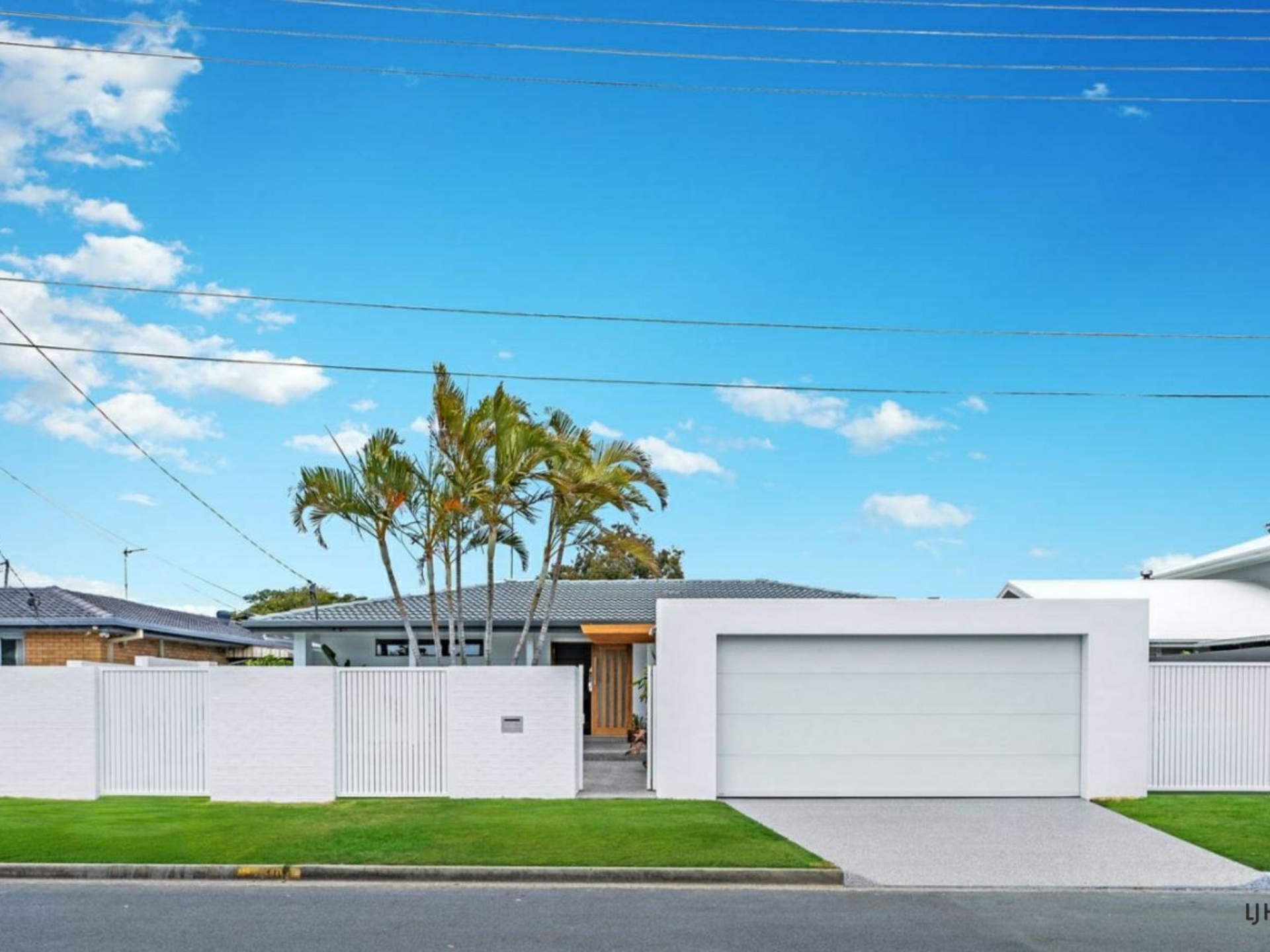 10 Curlew Crescent, BURLEIGH WATERS