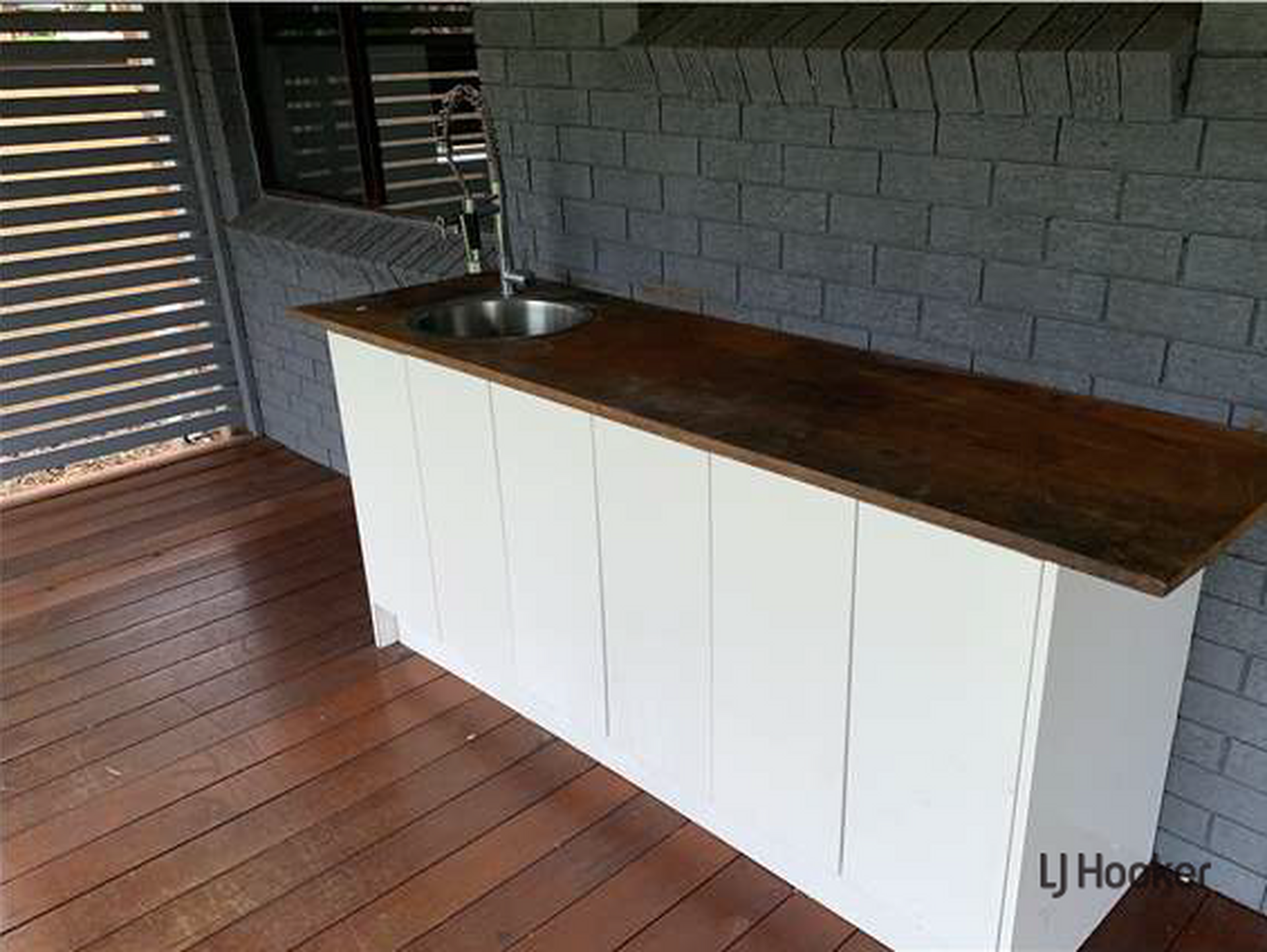 35 Razorbill Street Burleigh Waters QLD
