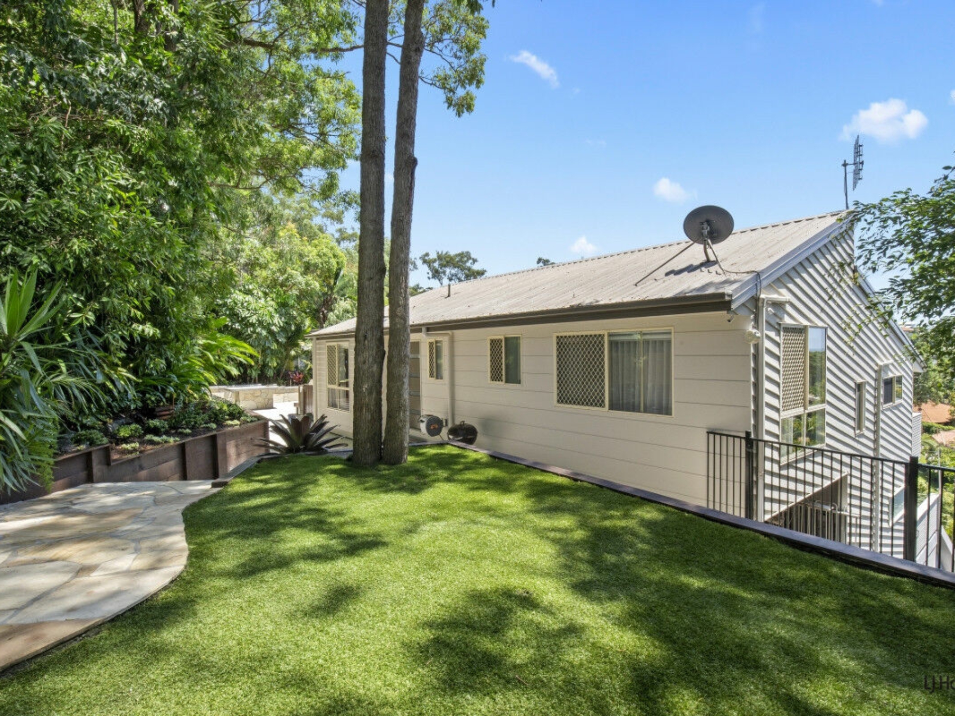 2/28 Foothill Street Elanora QLD