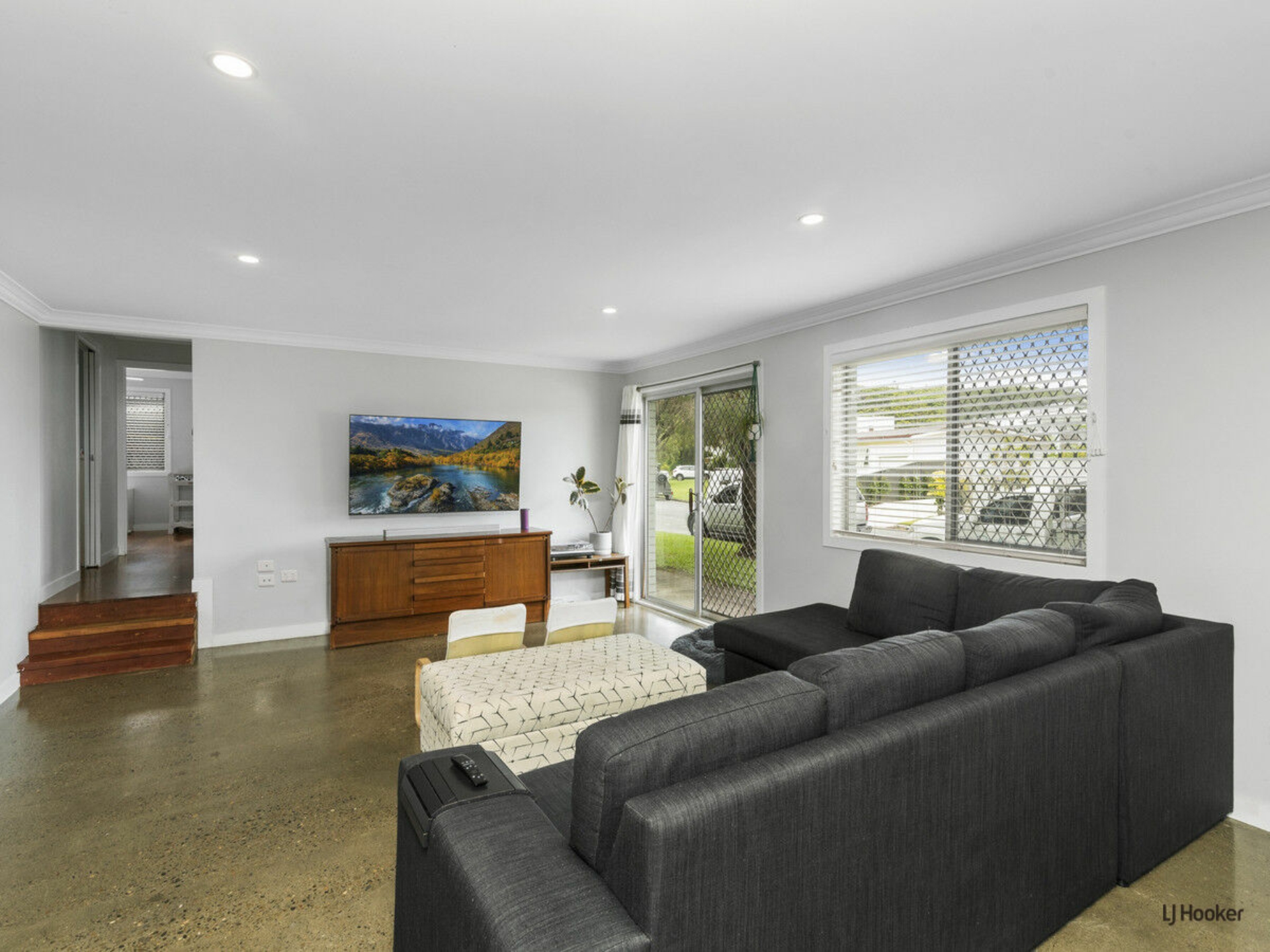 2 Guyra Avenue, BURLEIGH HEADS