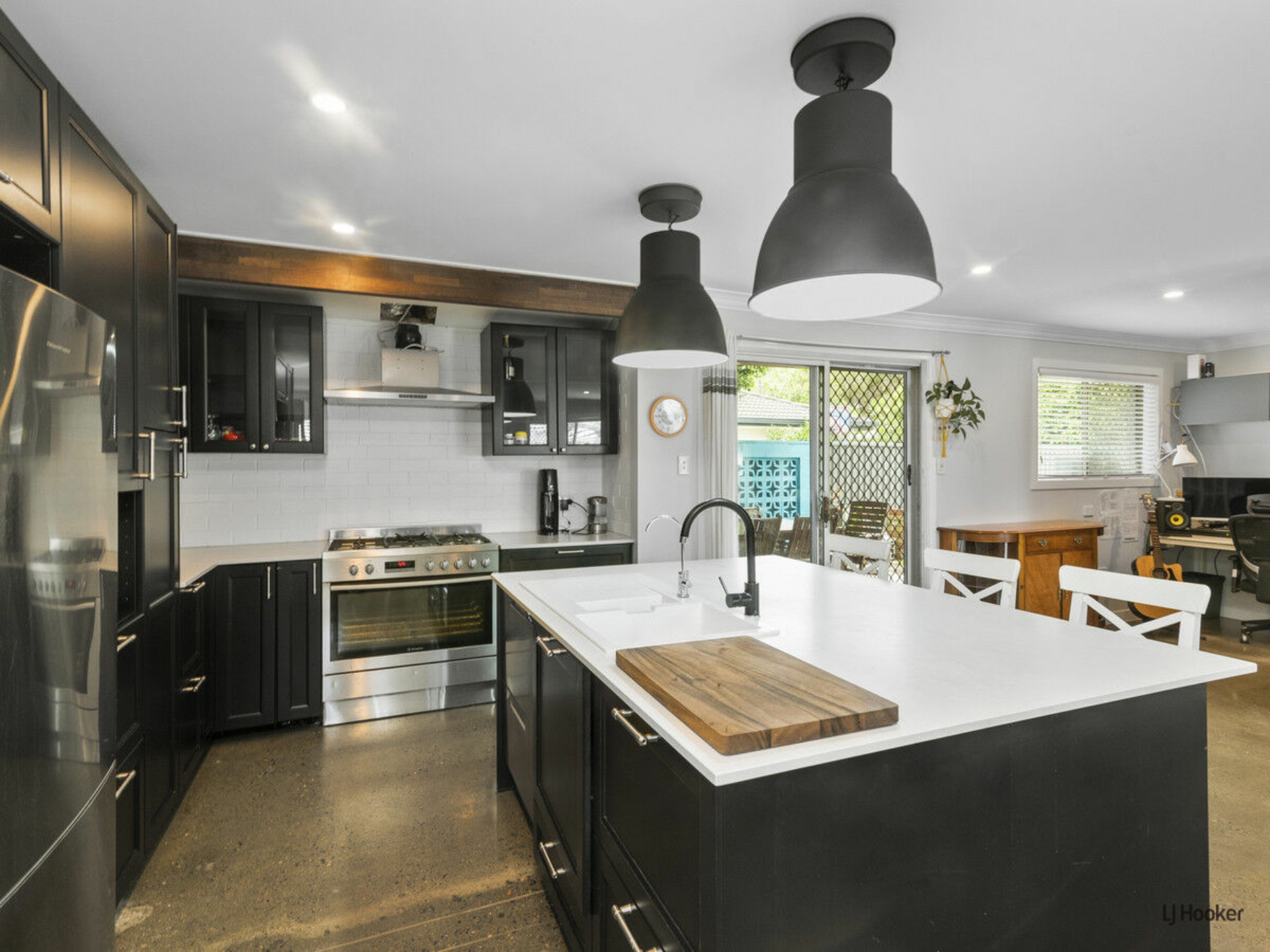 2 Guyra Avenue, BURLEIGH HEADS