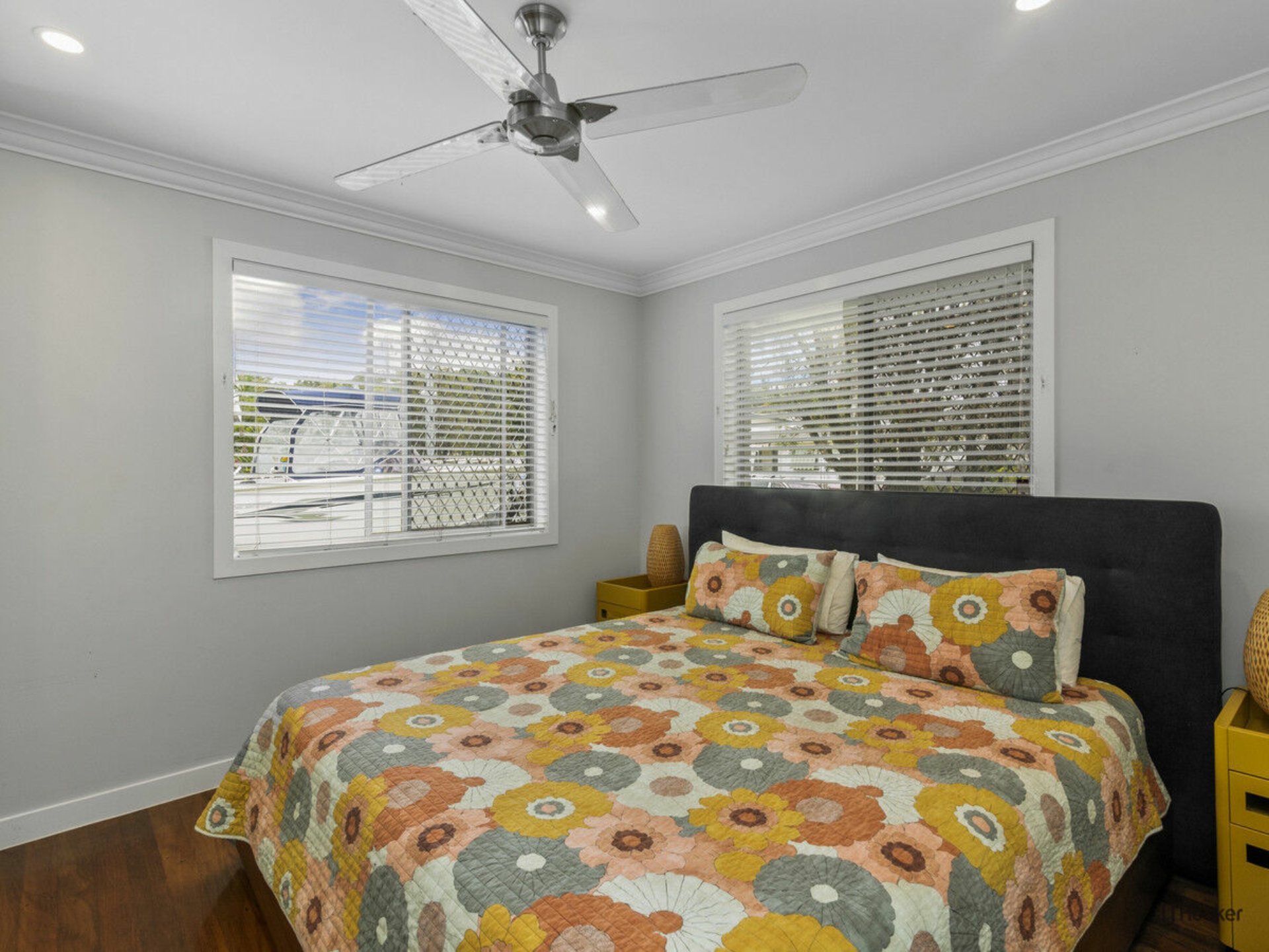 2 Guyra Avenue, BURLEIGH HEADS