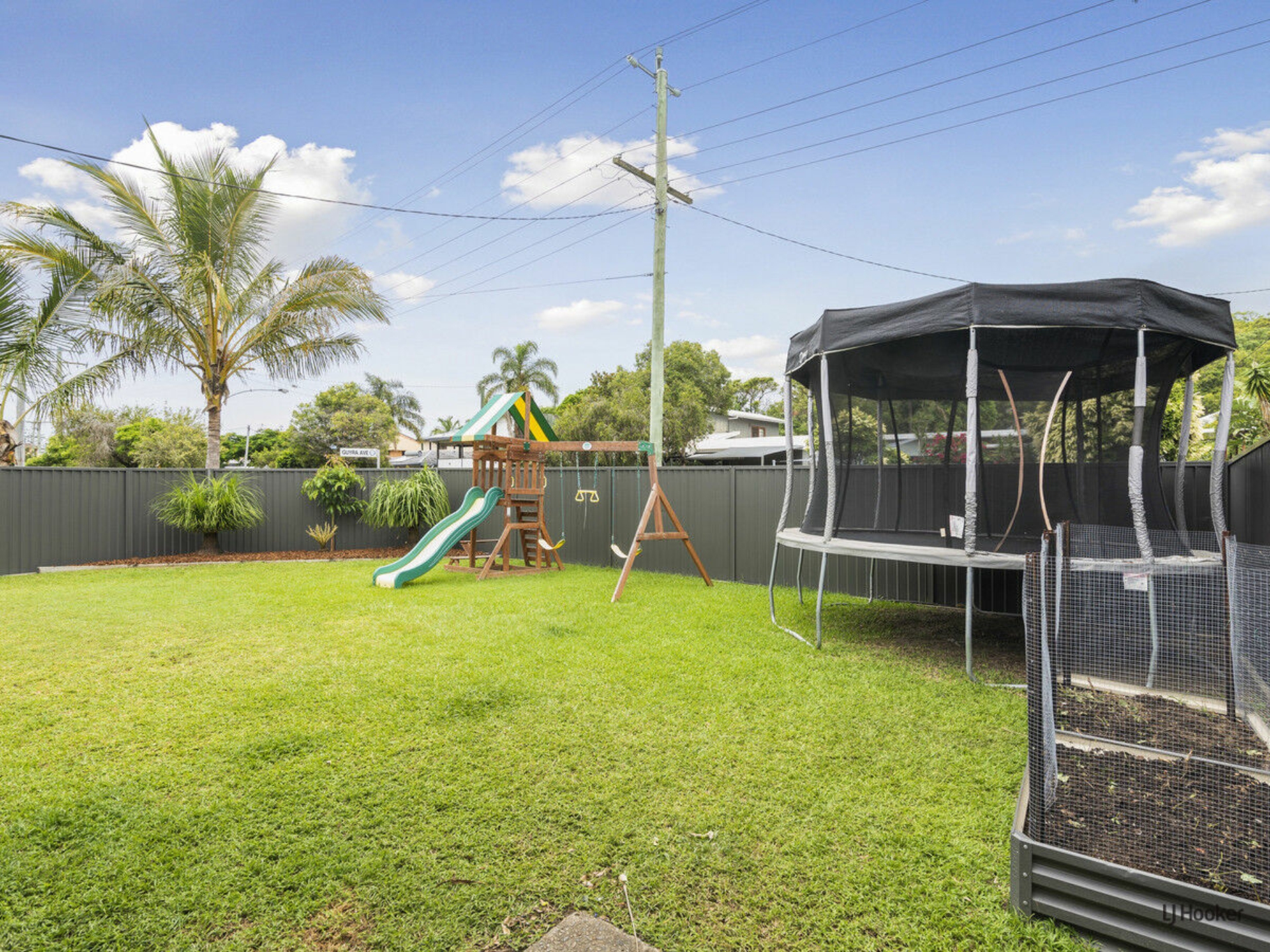 2 Guyra Avenue, BURLEIGH HEADS