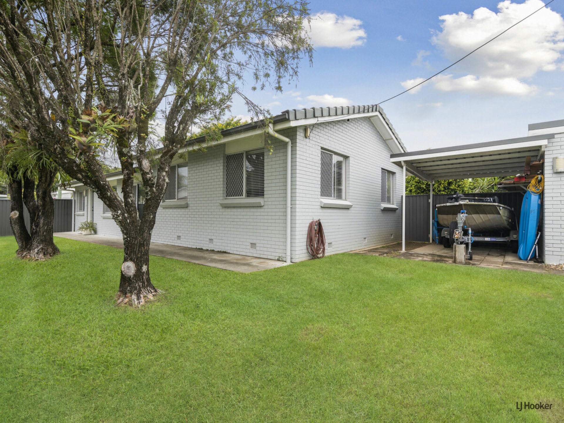2 Guyra Avenue, BURLEIGH HEADS
