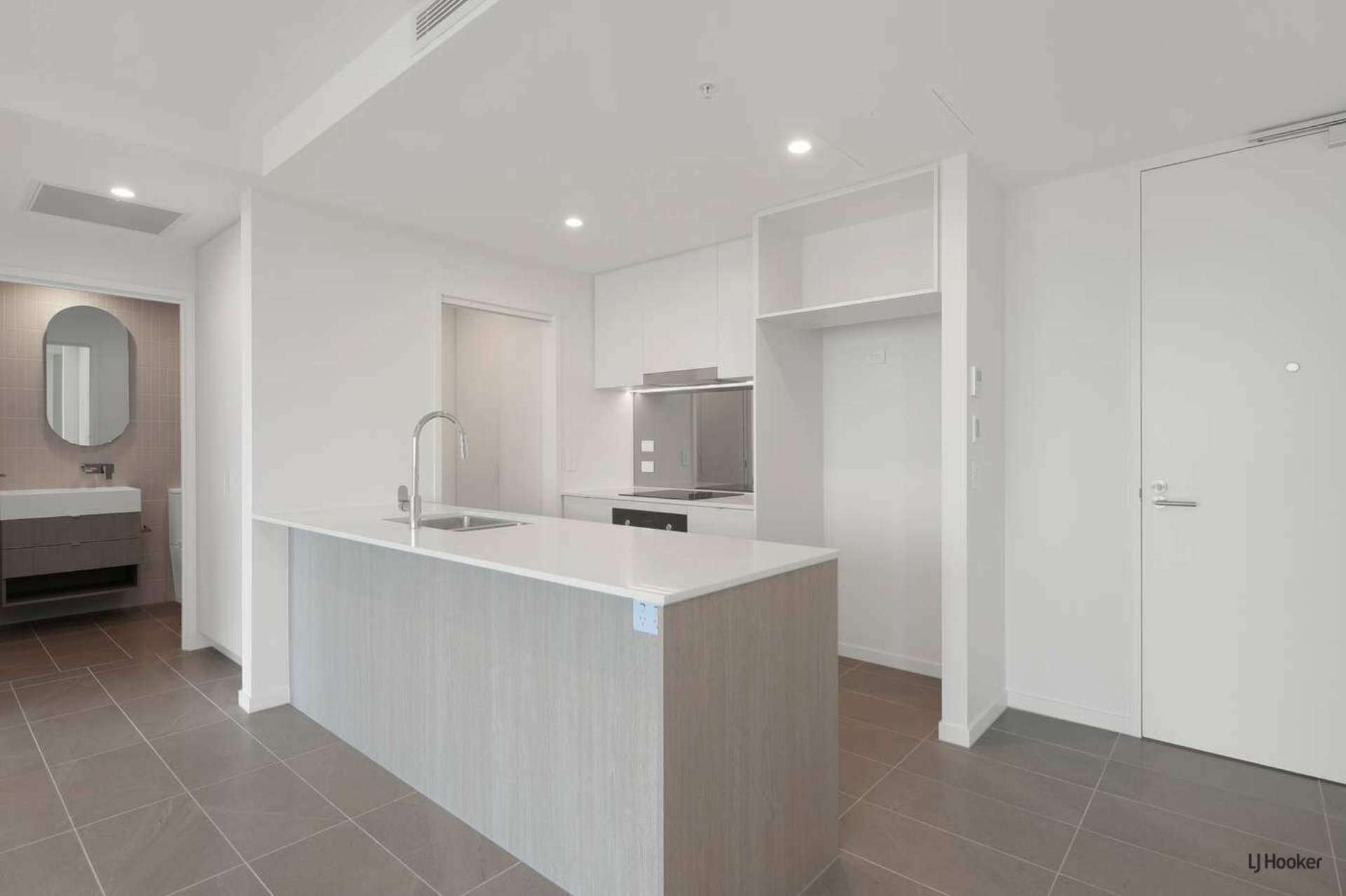1401/15-17 Cannes Avenue, SURFERS PARADISE