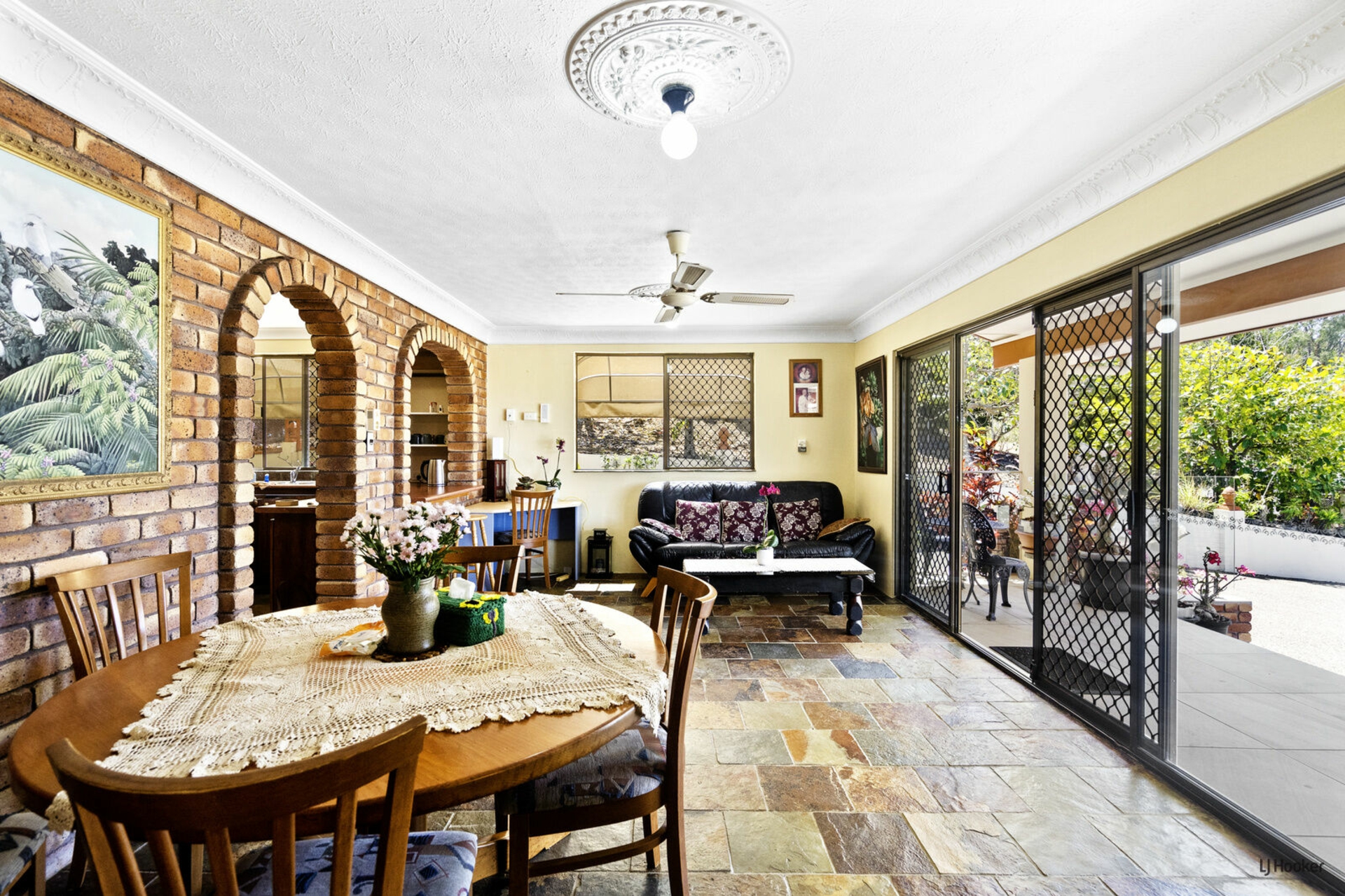 9 Akama Court, MUDGEERABA