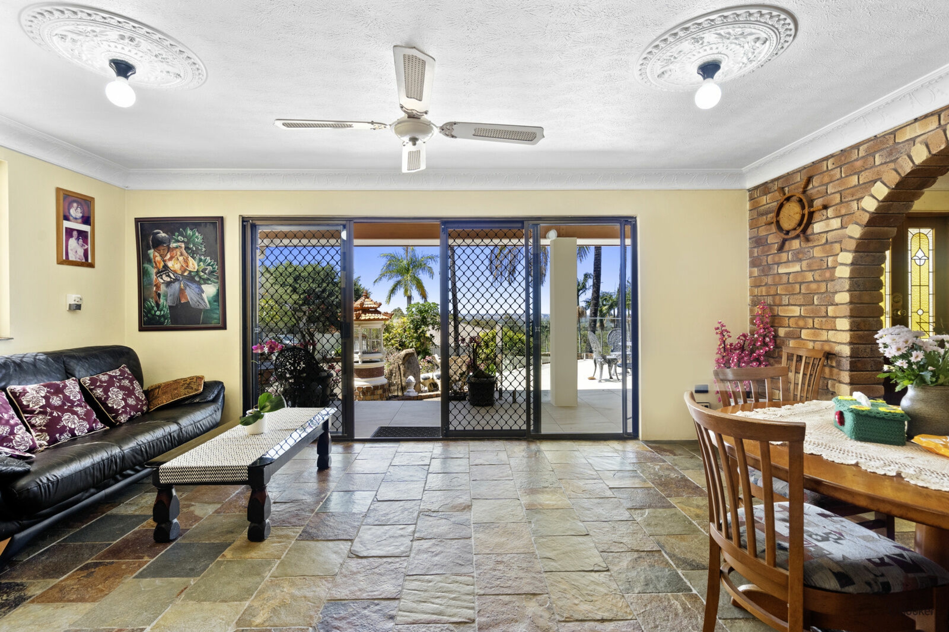9 Akama Court, MUDGEERABA