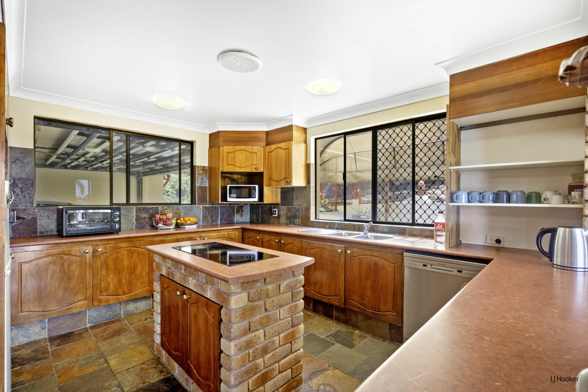 9 Akama Court, MUDGEERABA