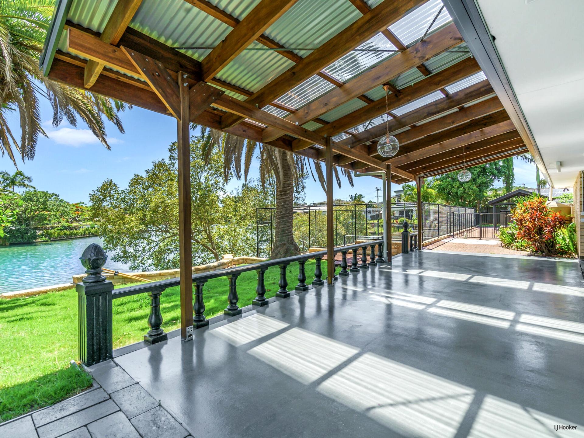 5 Prudhoe Place, CURRUMBIN WATERS