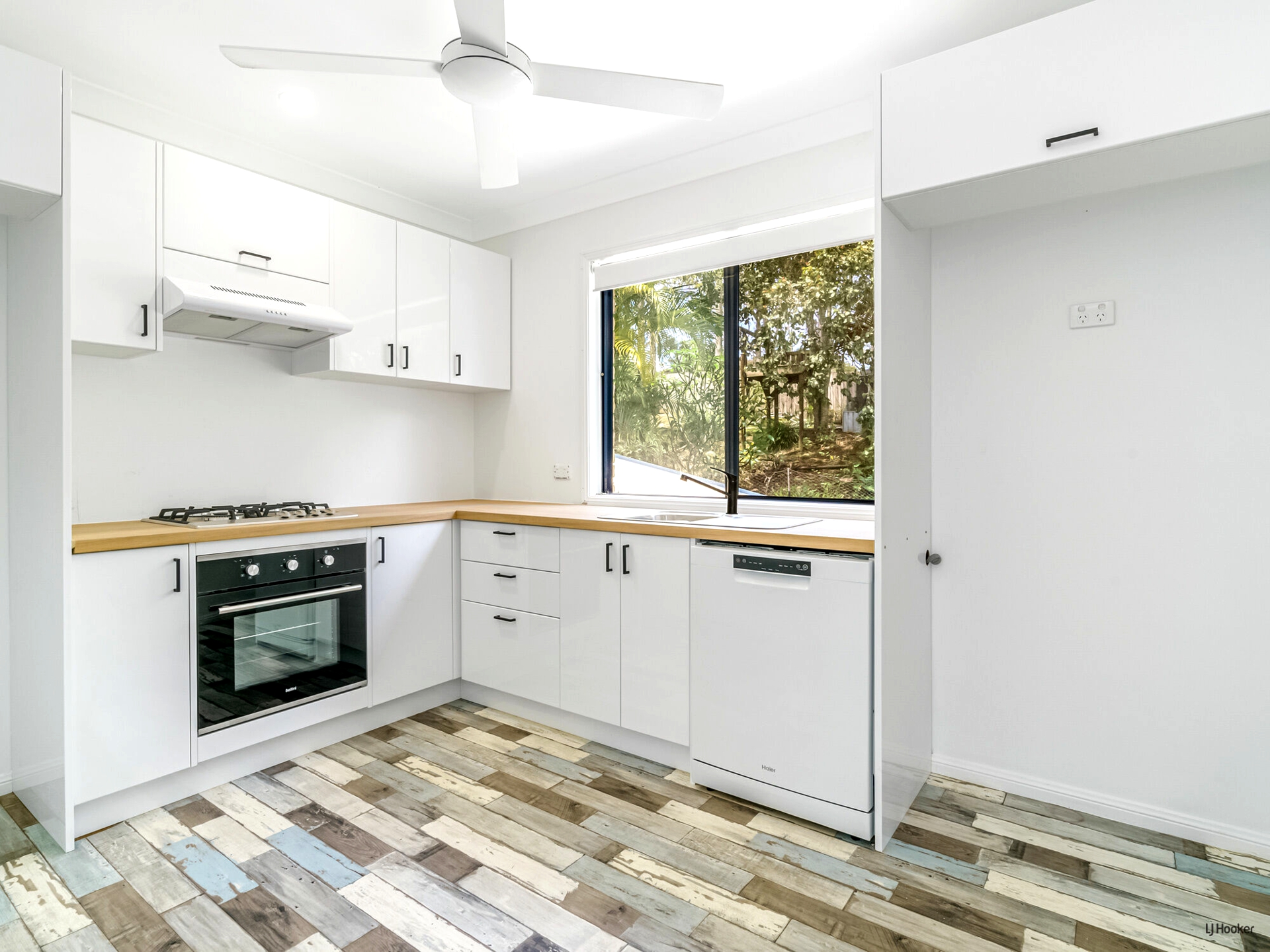 8 Ajax Court, CURRUMBIN WATERS