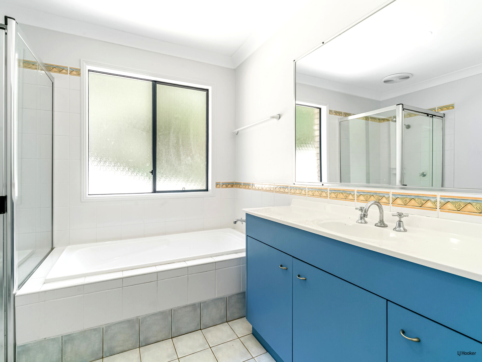 8 Ajax Court, CURRUMBIN WATERS