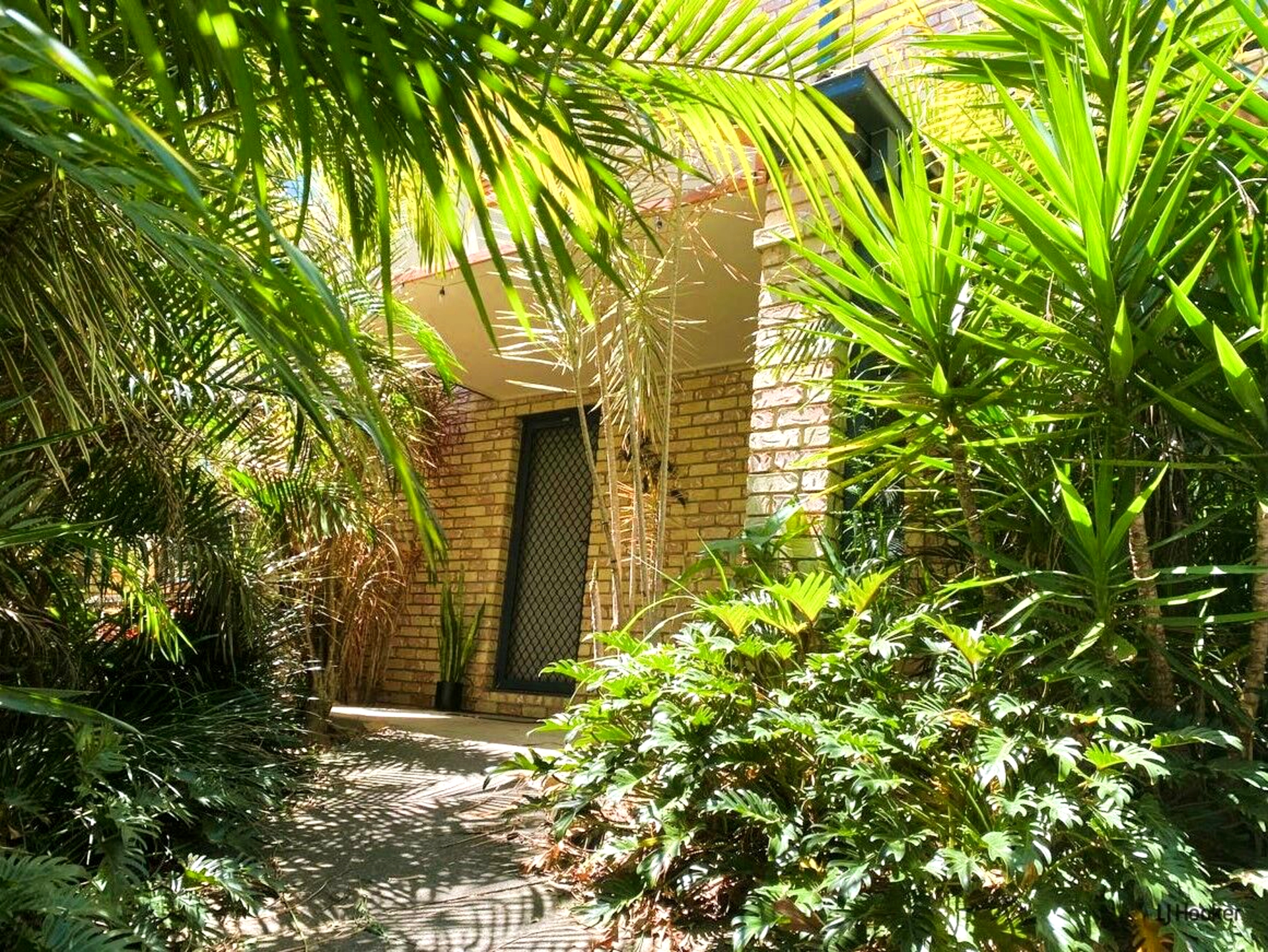 8 Ajax Court, CURRUMBIN WATERS