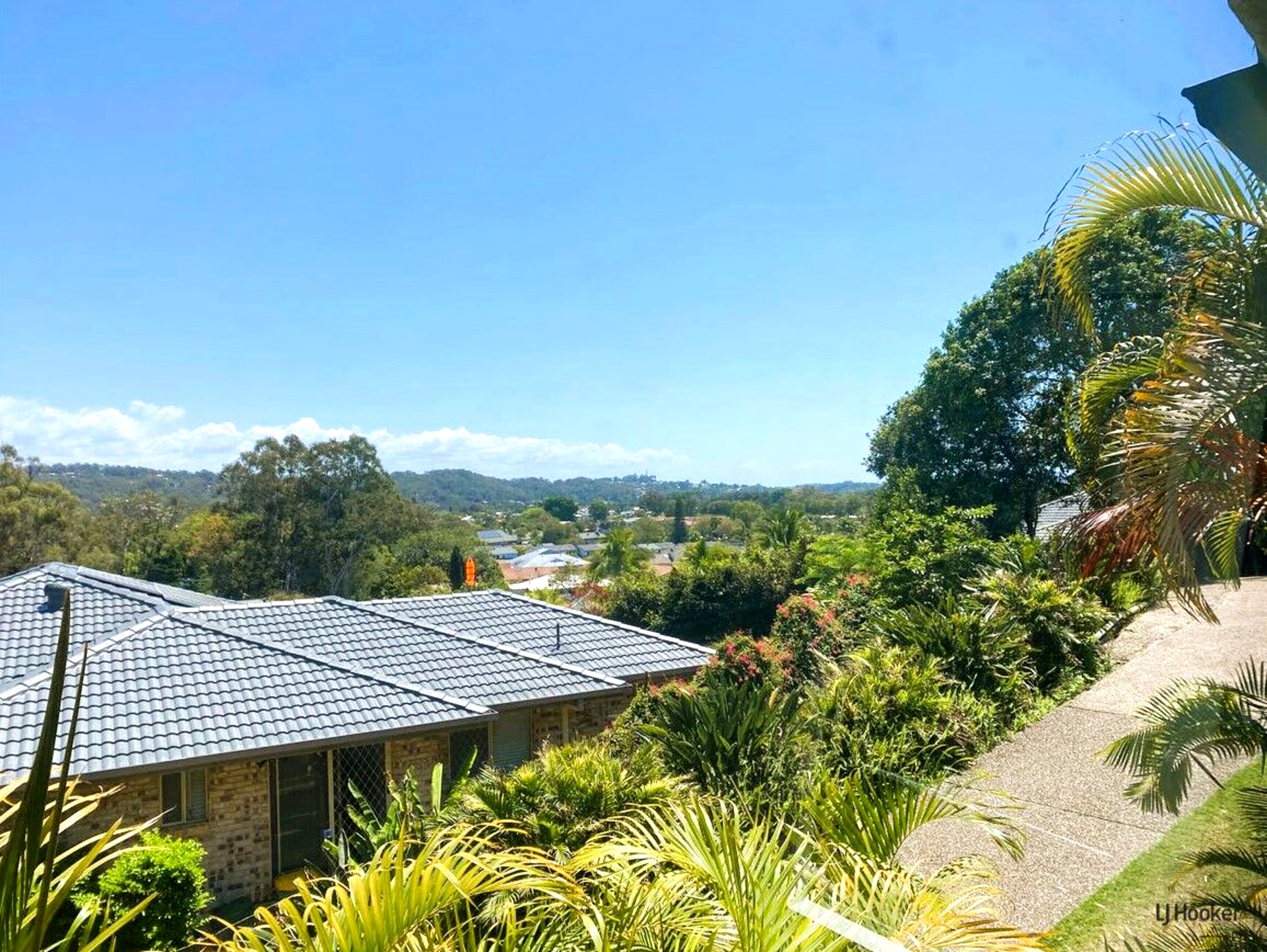 8 Ajax Court, CURRUMBIN WATERS