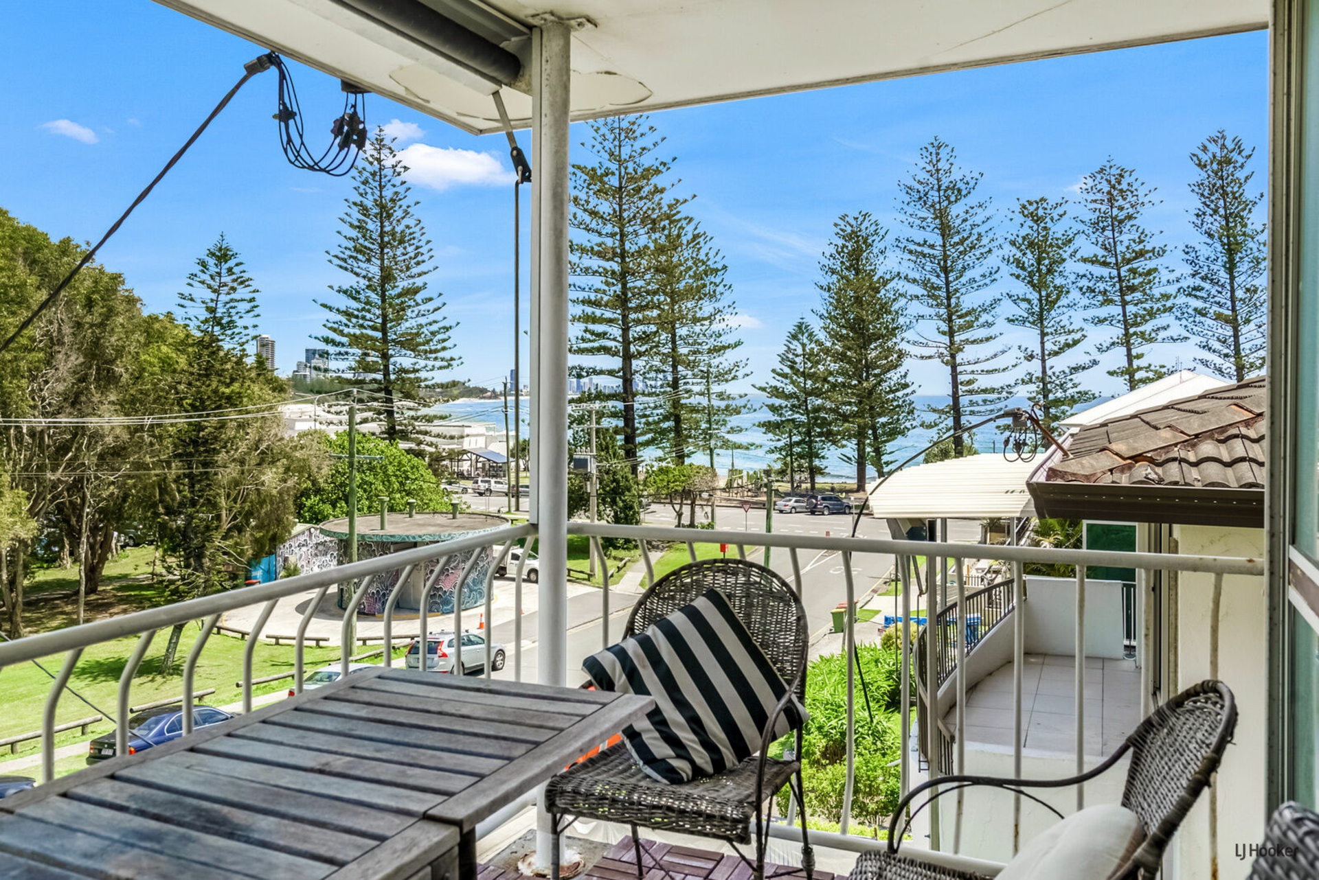 2/51 Hayle Street, BURLEIGH HEADS