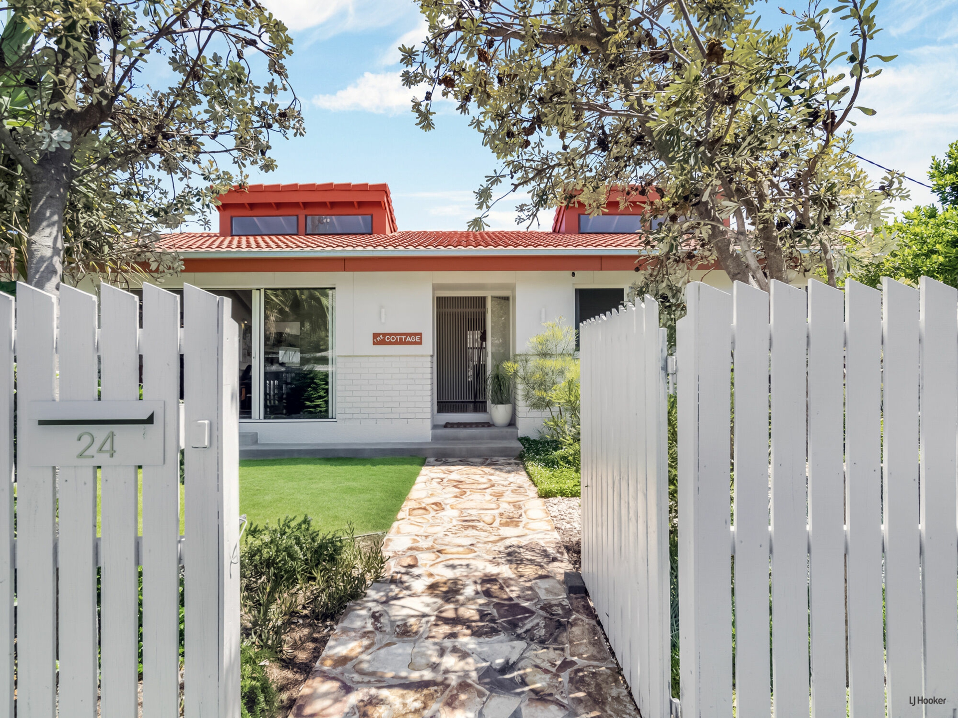 24 Bluejay Street, BURLEIGH WATERS