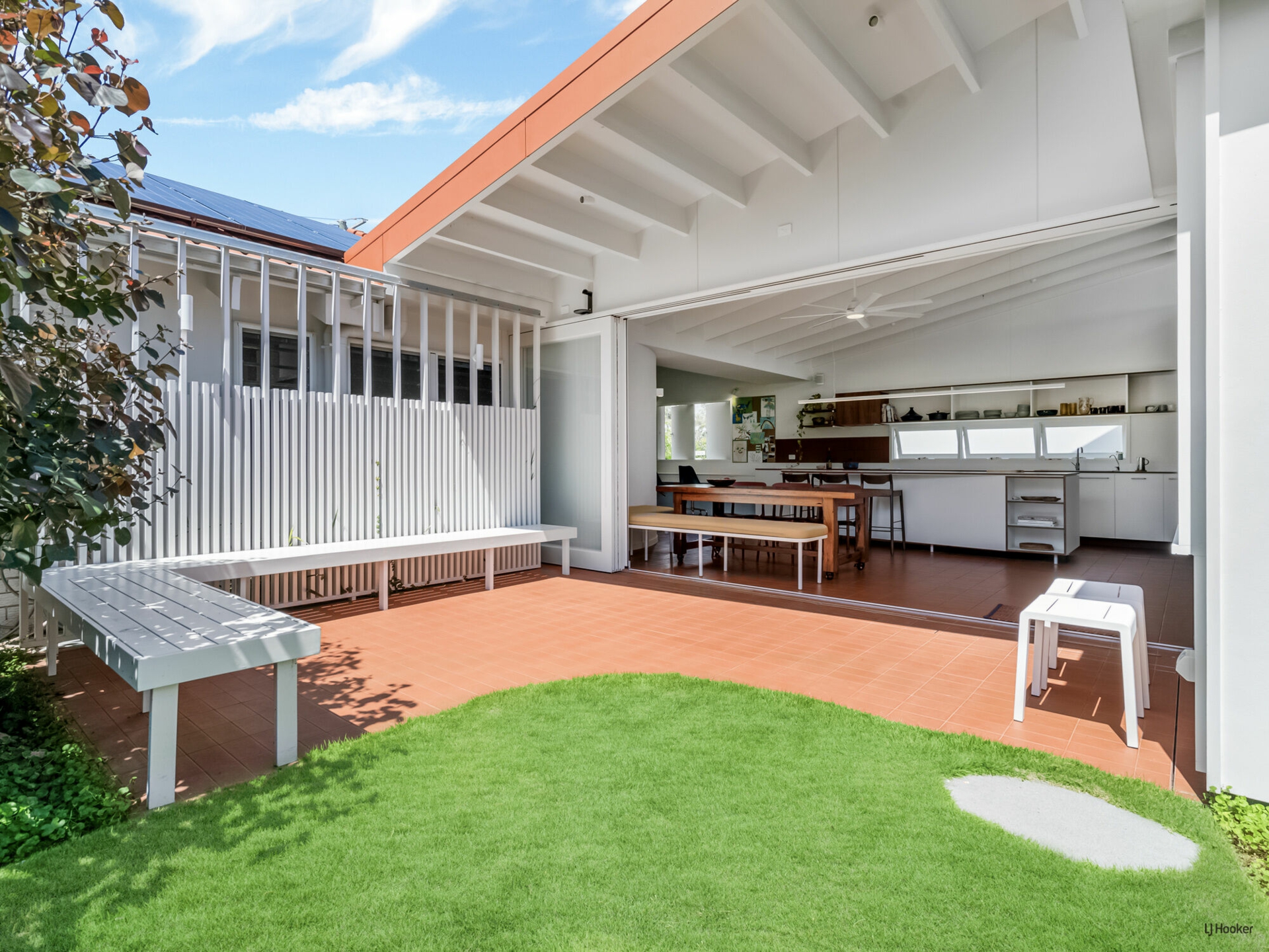 24 Bluejay Street, BURLEIGH WATERS